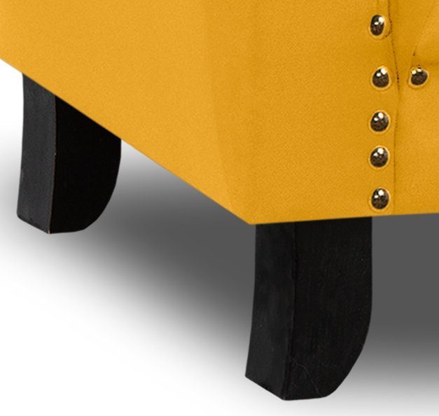 Sessel und Knopfheftung typischer Nietenbesatz mit Chesterfield Design Leonique Lynelle,