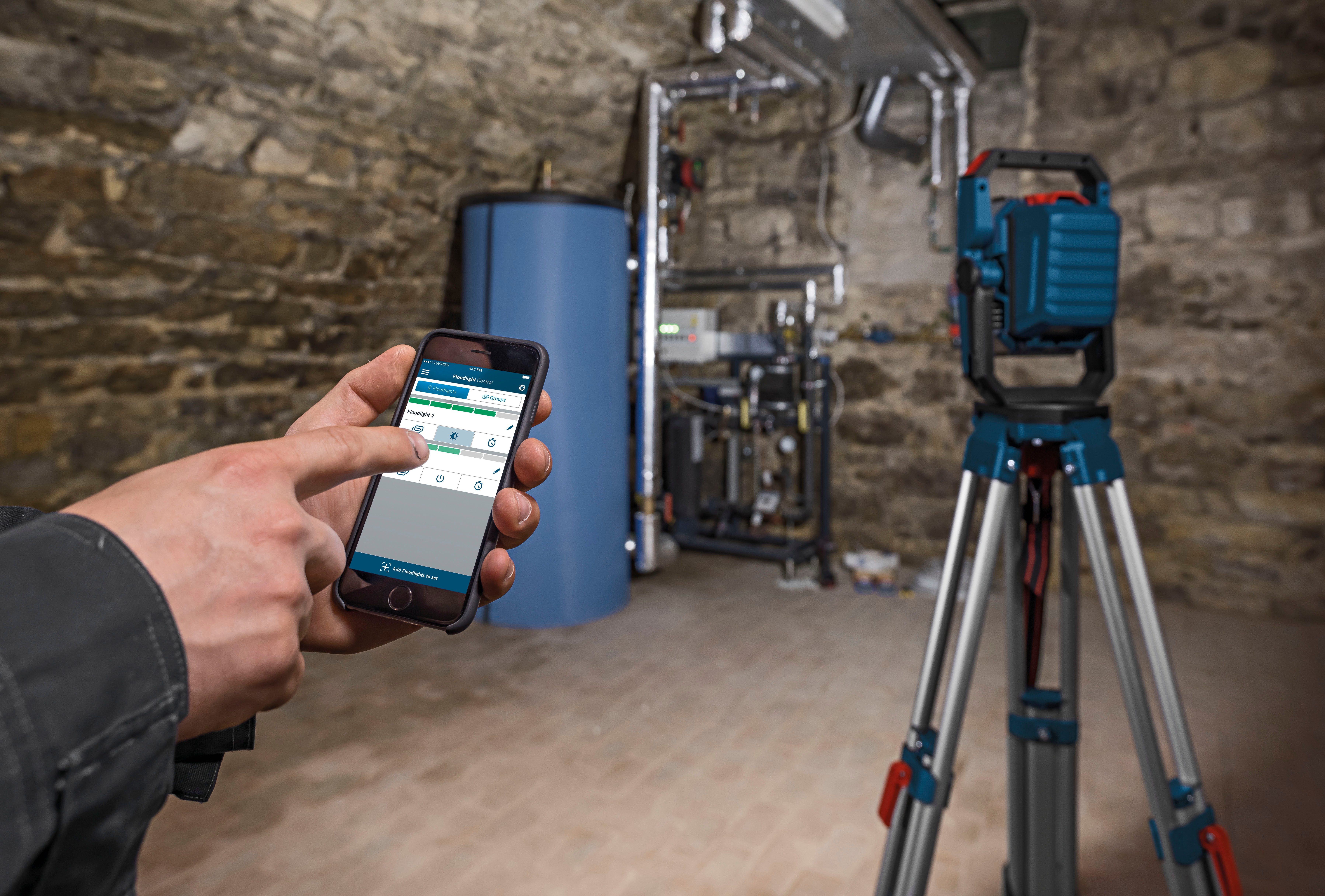 Bosch Professional Baustrahler »GLI 18V-2200 C« aus dem 18V-Sortiment, LED fest integriert, vielseitig, robust mit 2.200 Lumen, ohne Akku ohne Ladegerät