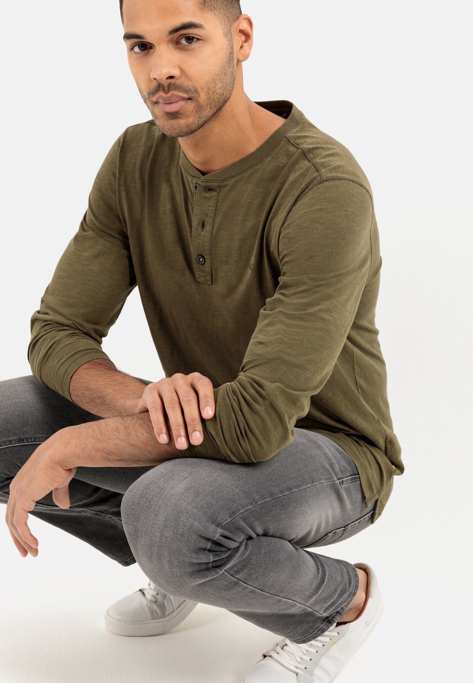 camel Henleyshirt active Dunkel Oliv