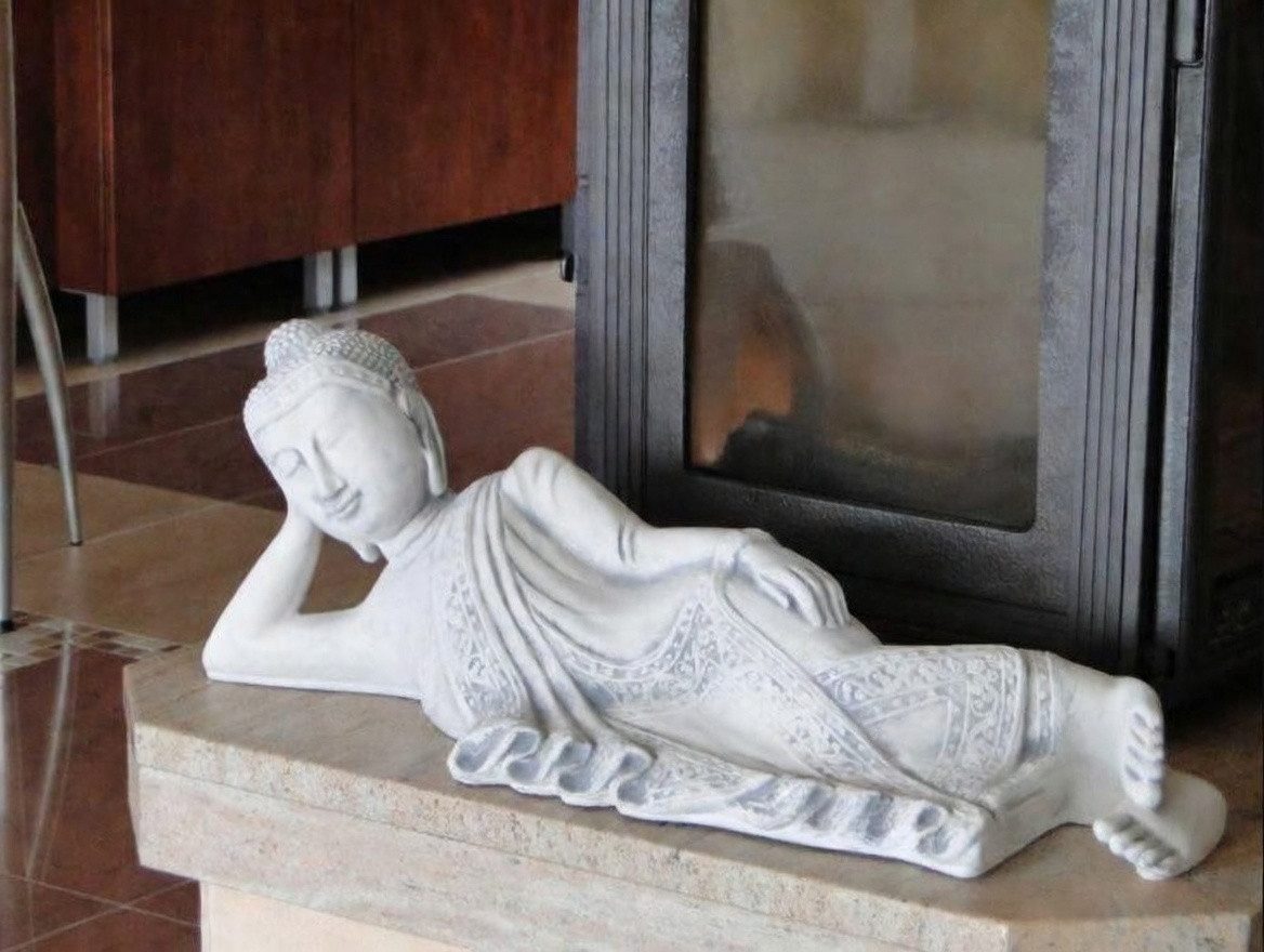 JVmoebel Buddhafigur Buddhafigur aus Polyresin für Garten und Terrasse, grau, Made in Europa