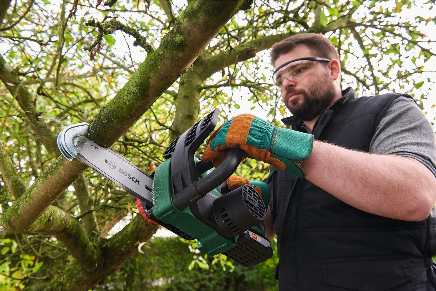Thumbnail - Bosch Home & Garden Akku-Kettensäge UniversalChain 18 V, 20 cm Schwertlänge, ohne Akku und Ladegerät