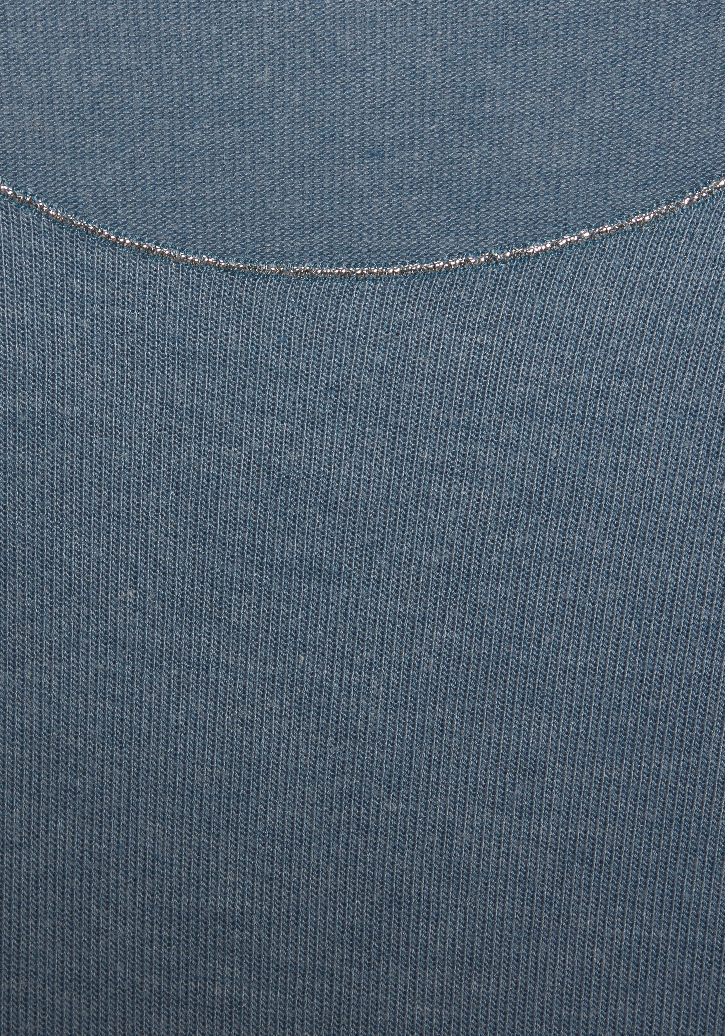 LASCANA Rundhalsshirt mit feiner Glitzereinfassung aus Viskose-Feinstrick – Bild 4 von 5