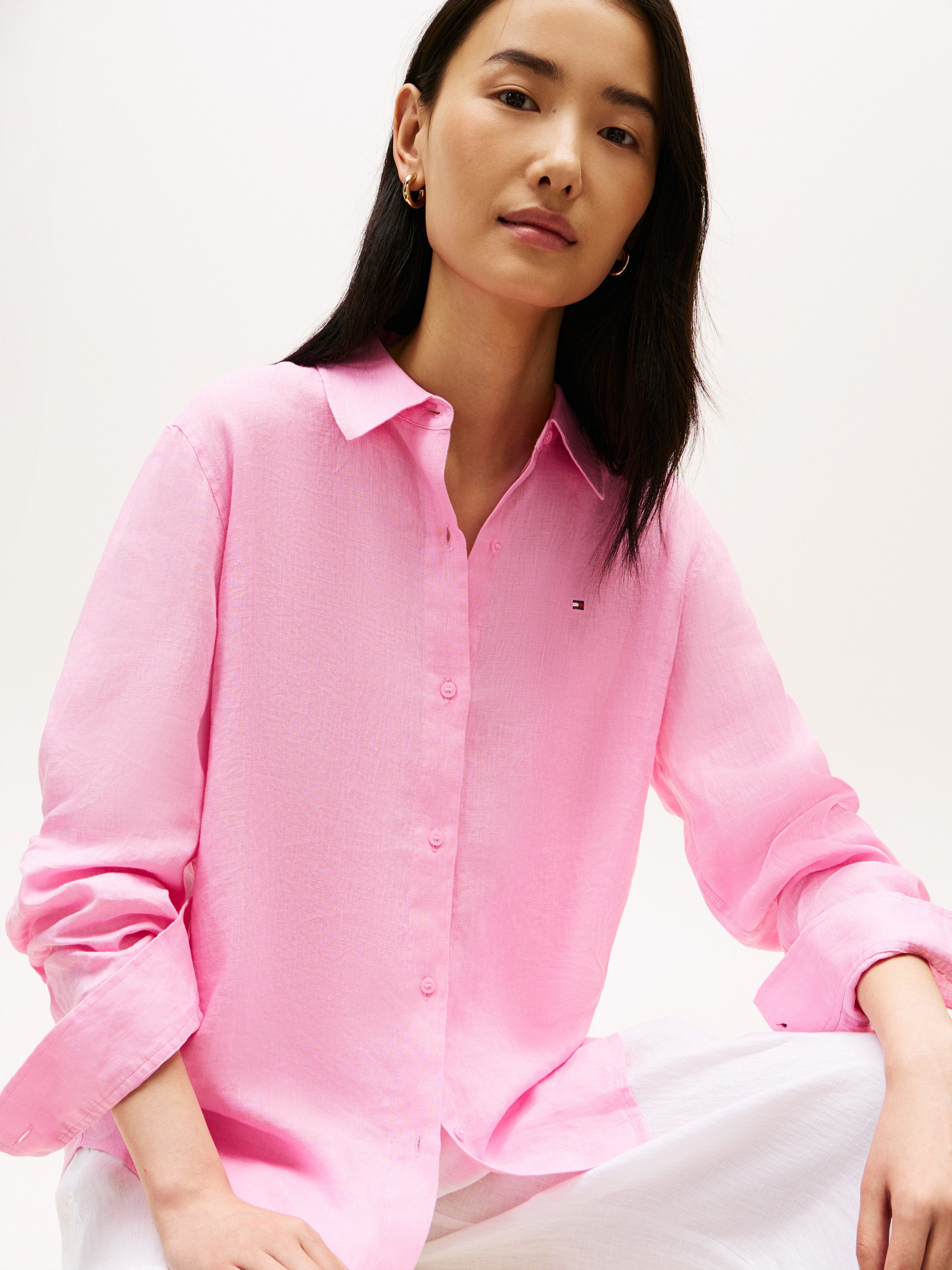 Tommy Hilfiger Hemdbluse ESS LINEN RELAXED SHIRT mit Logostickerei,kühlendes Premium Leinen