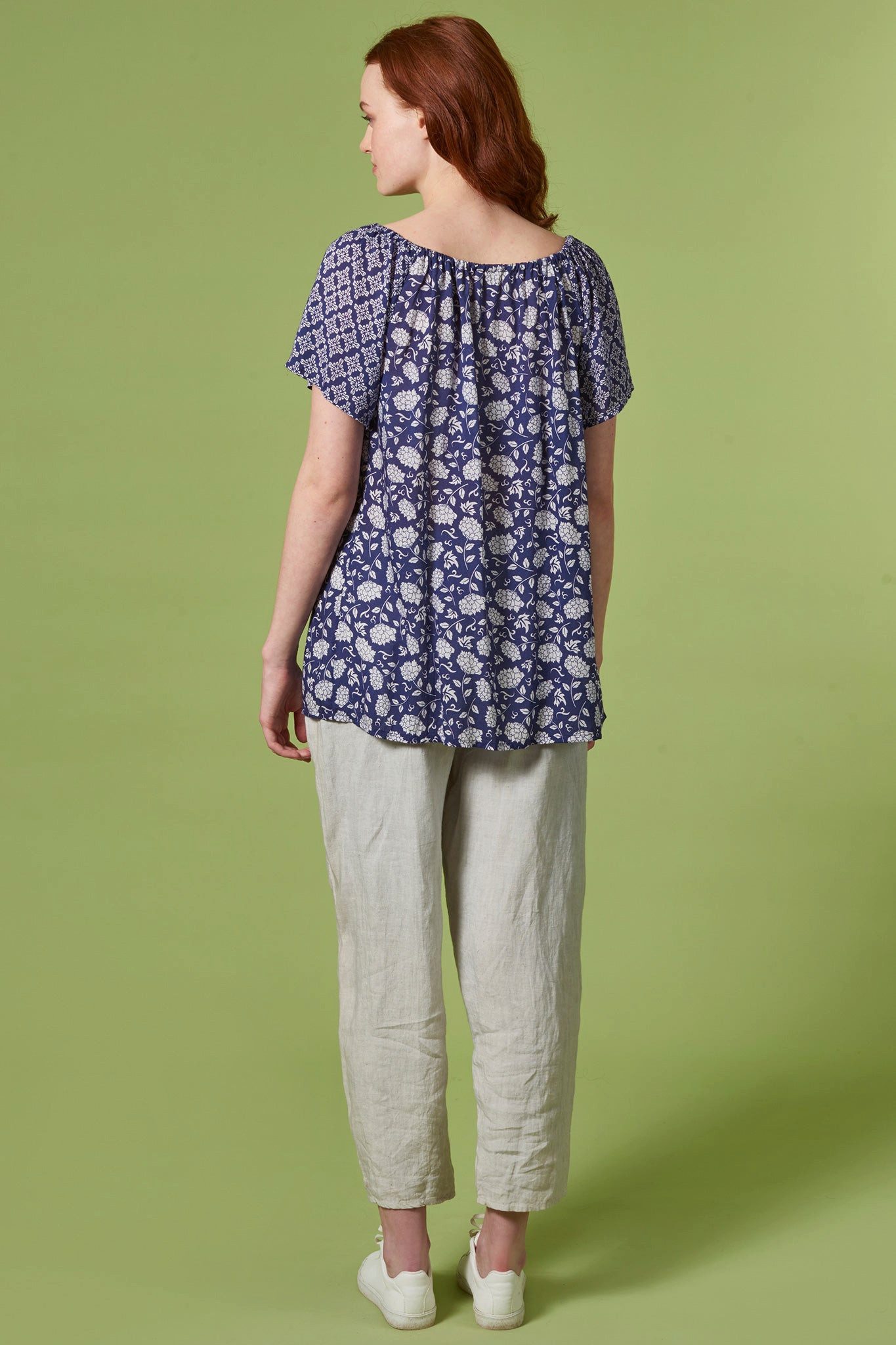 Himalaya Clothing Schlupfbluse Kurzarmbluse aus weich fallender Viskose mit Floral-Patchwork-Muster Zarte Bluse Damen Viskose Bluse mit Tunnelzug
