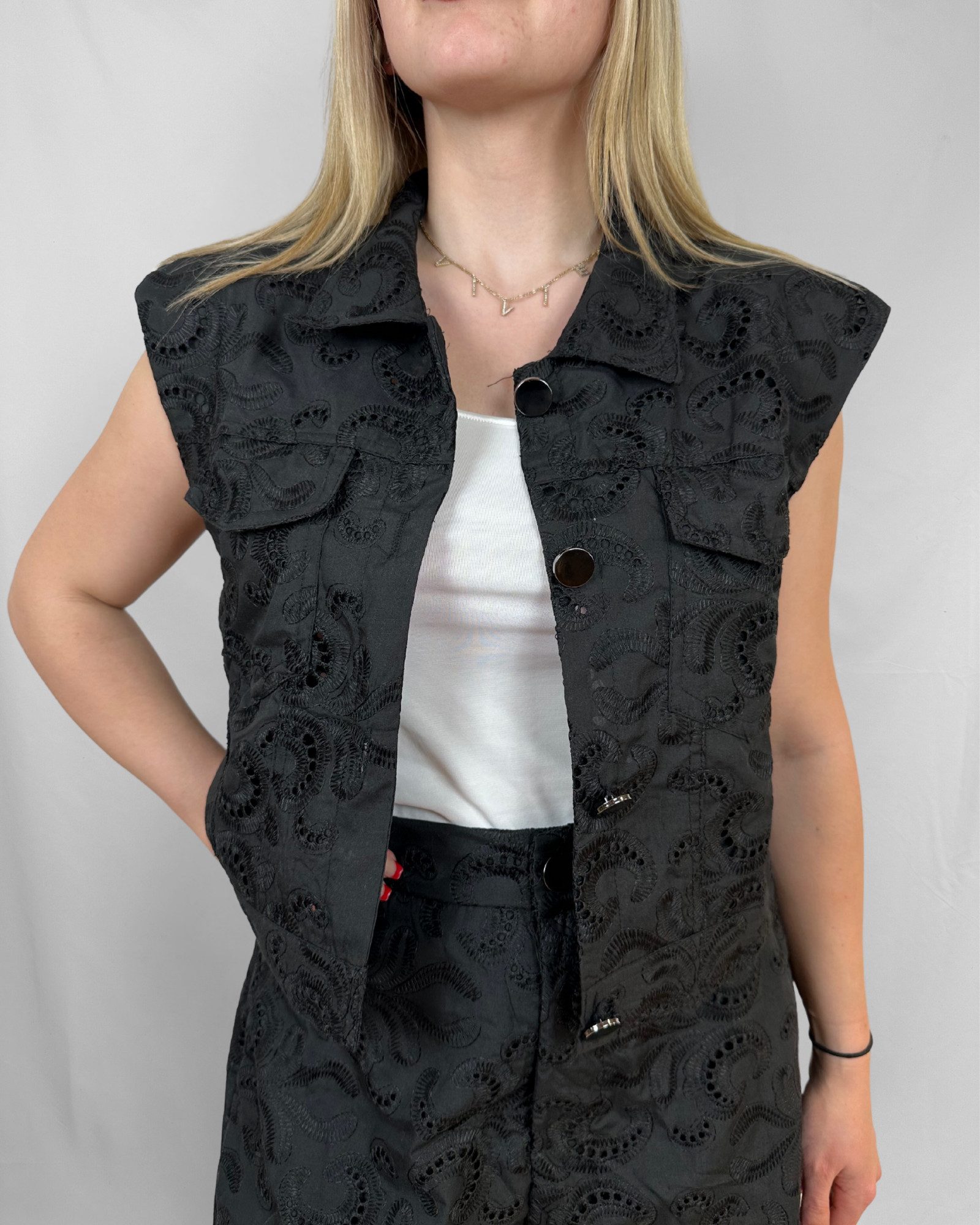 ITALY VIBES Kurzweste ? Damen Weste ? Häkelweste Damen ? ärmellose Weste mit Stickerei - ONE SIZE passt hier Gr. XS - L