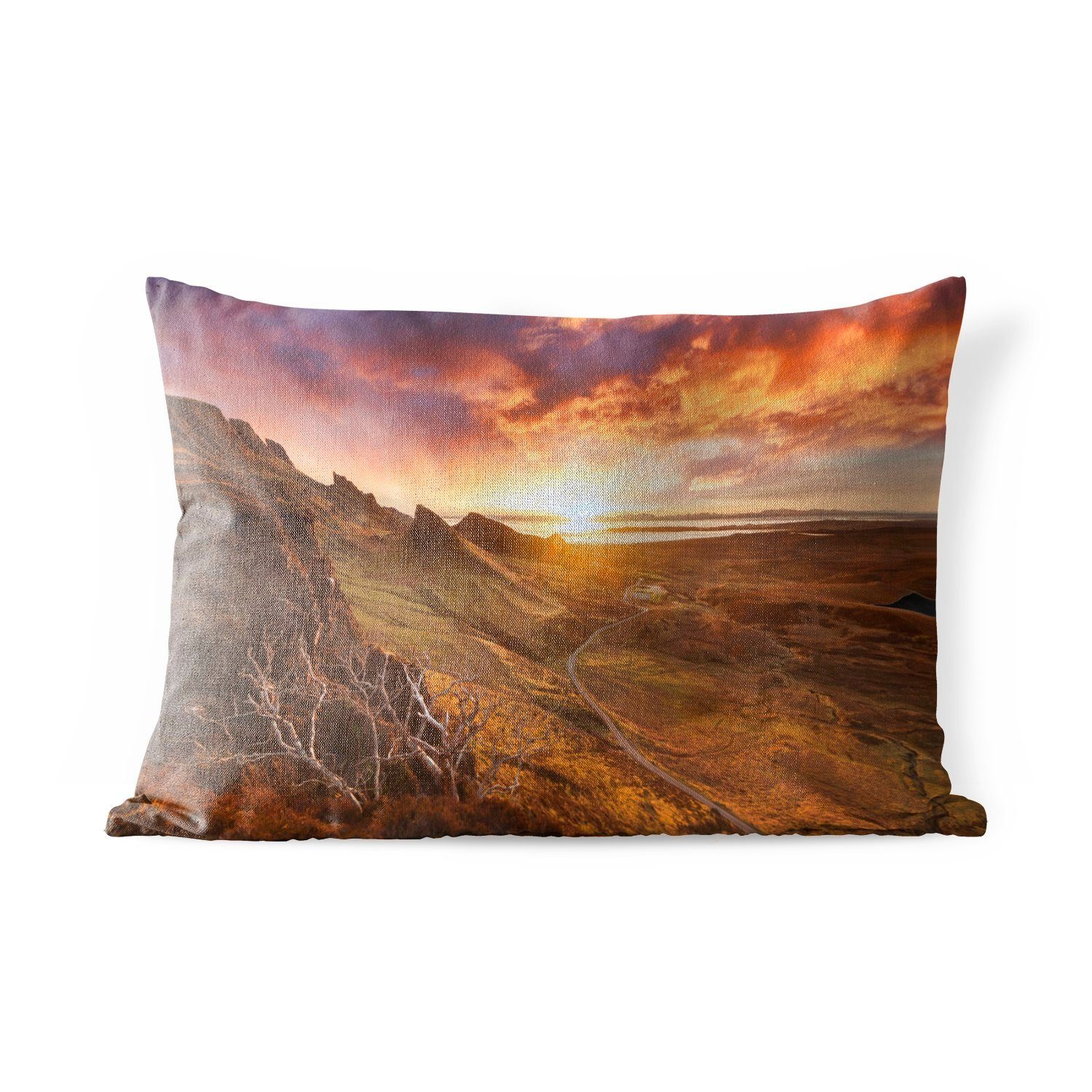 MuchoWow Dekokissen Sonnenuntergang hinter den Bergen auf der Isle of Skye in Schottland, Outdoor-Dekorationskissen, Polyester, Dekokissenbezug, Kissenhülle