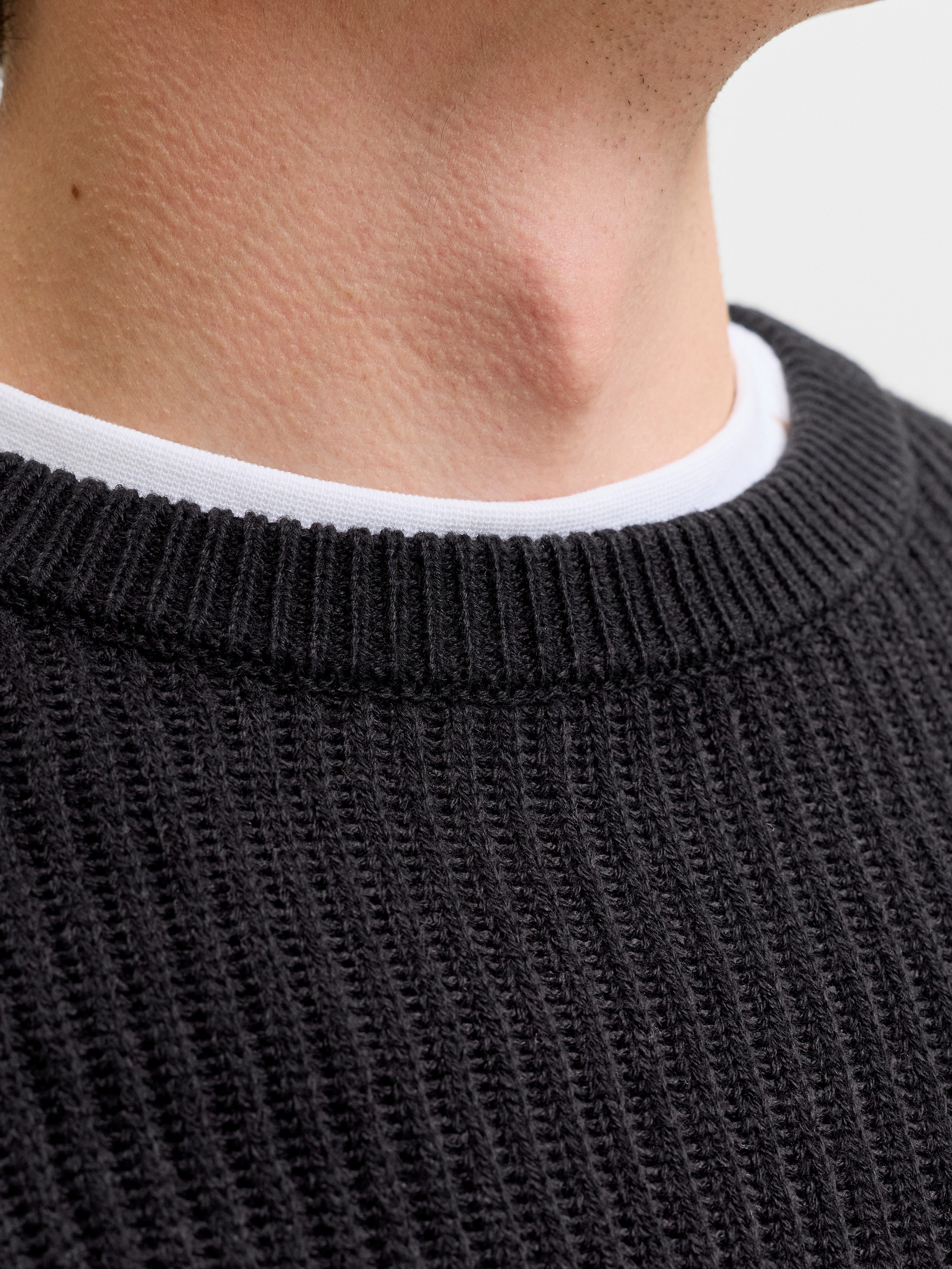 Jack & Jones PlusSize Rundhalspullover JJPANNEL KNIT CREW NECK AW26 PLS Materialmix, normal geschnitten