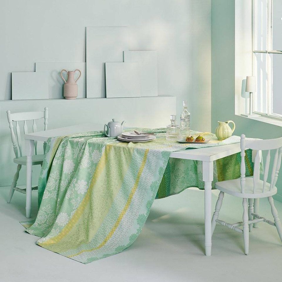 Garnier Thiebaut Tischdecke Mille Lace Amande - beschichtet/abwaschbar