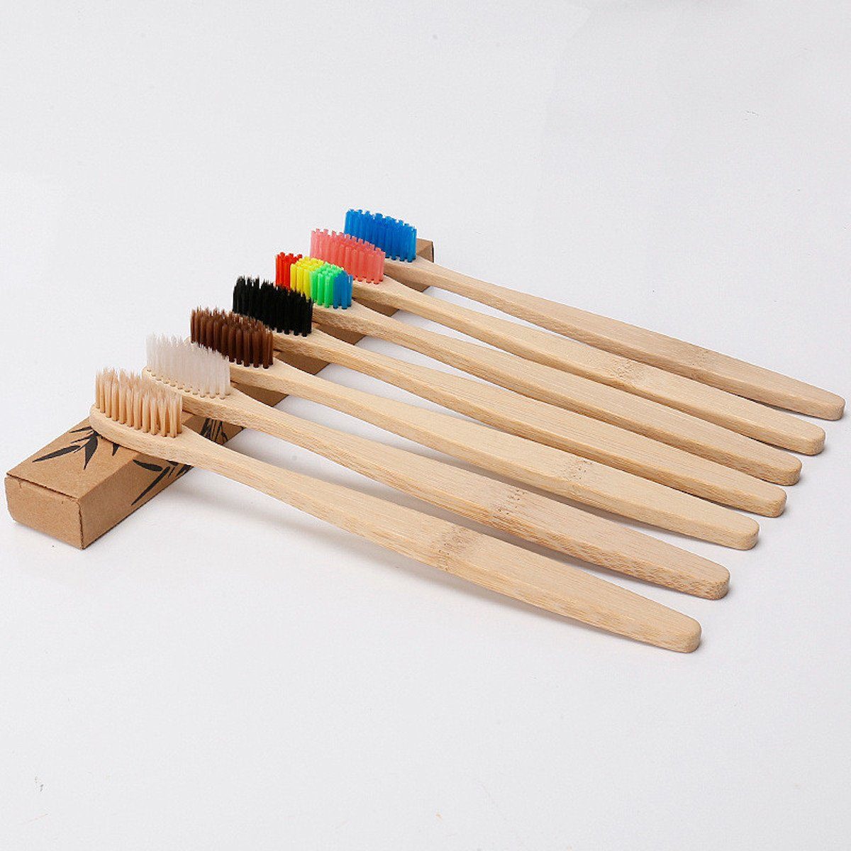 Malantis Zahnbürste aus nachhaltigem Bambus - Mittelweiche Borsten - in fünf Farben, Bambus
