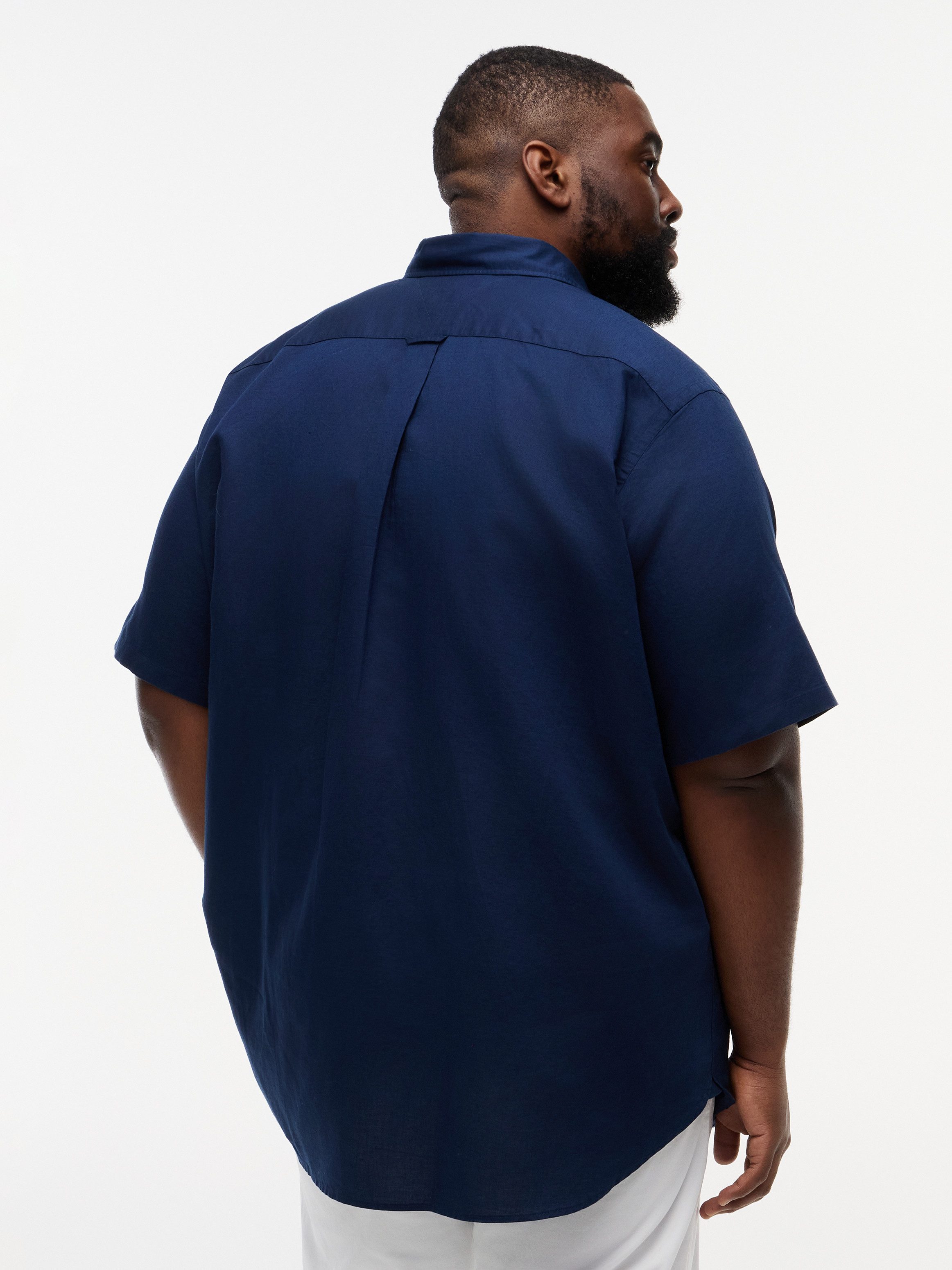 Tommy Hilfiger Big & Tall Kurzarmhemd BT- LINEN BLND SOLID Große Größen, Button-down-Kragen, regular fit