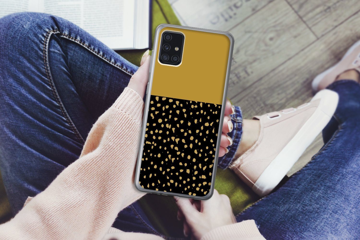 MuchoWow Handyhülle für Samsung Galaxy A52 5G Polka dots - Ockergelb - Schwarz, Smartphone-Bumper, Print, Handy Schutzhülle Dünn