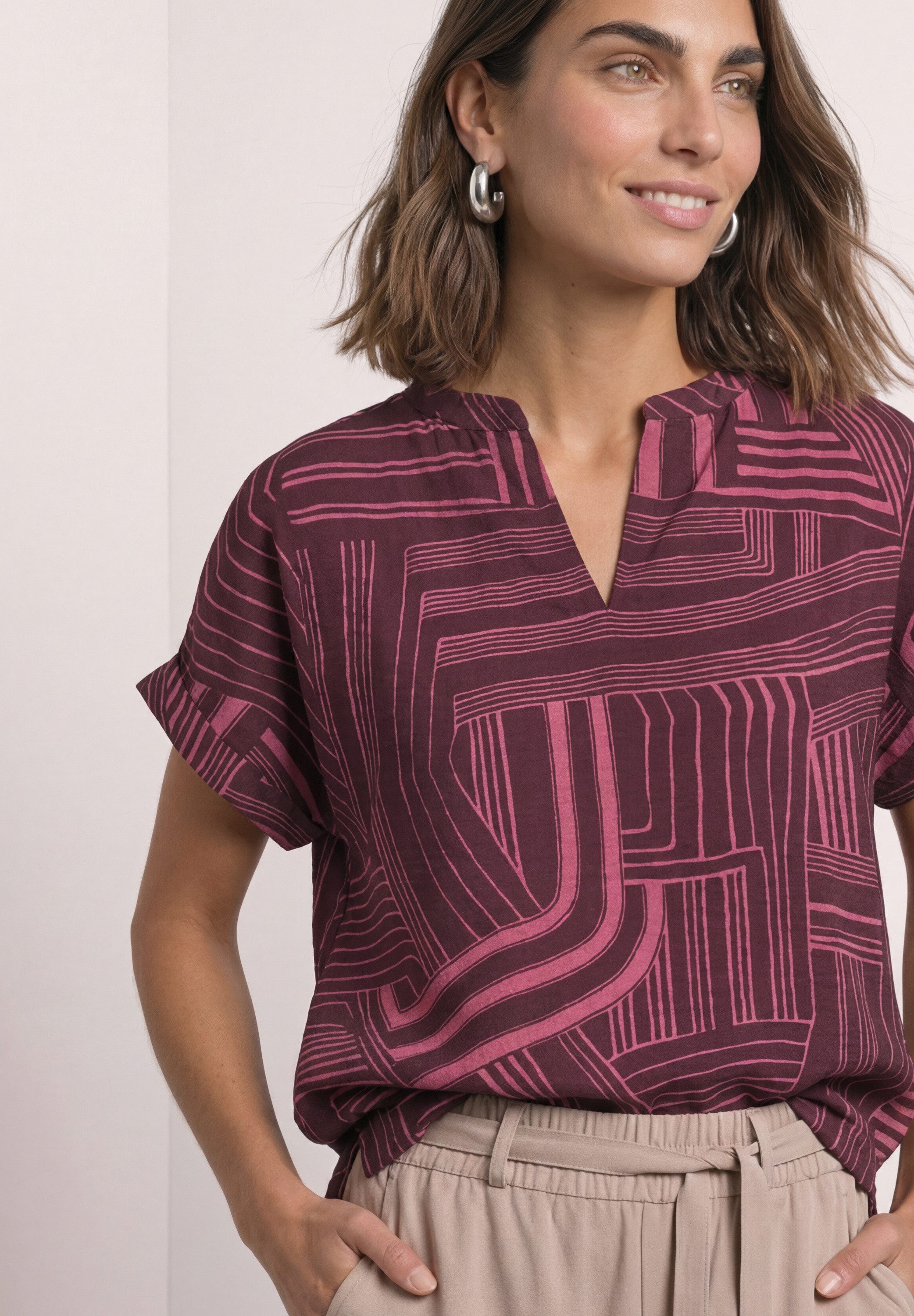 STREET ONE Kurzarmshirt Sommerbluse im Tunika-Look und mit grafischem Muster – Bild 3 von 5