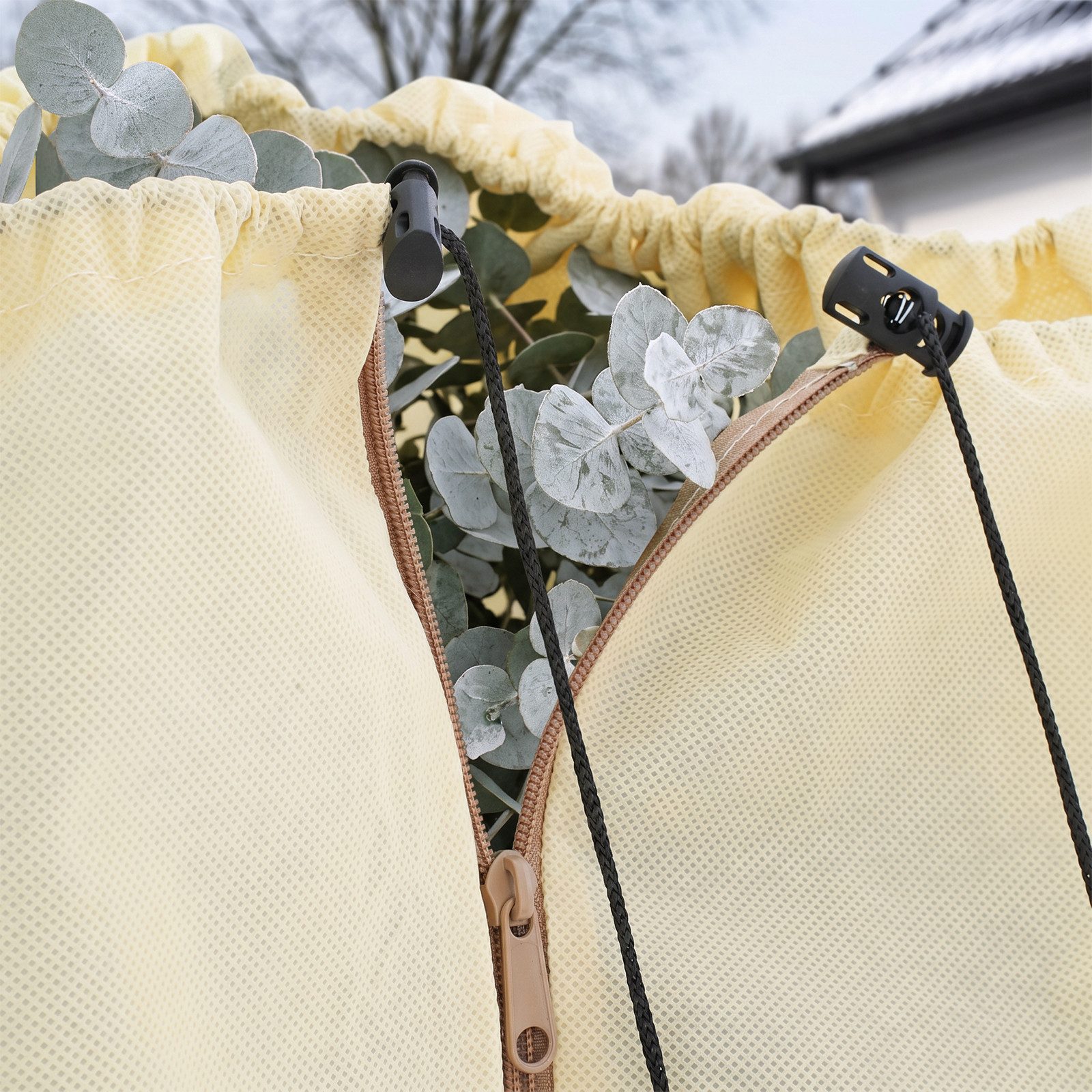 Sekey Winterschutzhaube Winterschutz für Pflanzen Frostschutz Haube mit 2 Zugbändern (2-St), Beige, 80x100cm Vlieshülle, Pflanzenabdeckung mit doppeltem Zugband – Bild 3 von 5