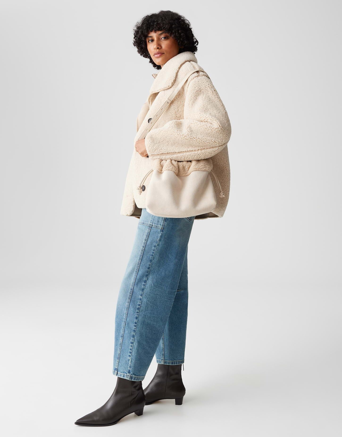 OPUS Umhängetasche ALLANIS gebrushte Oberfläche mit Fransen, Tunnelzug, weicher Griff