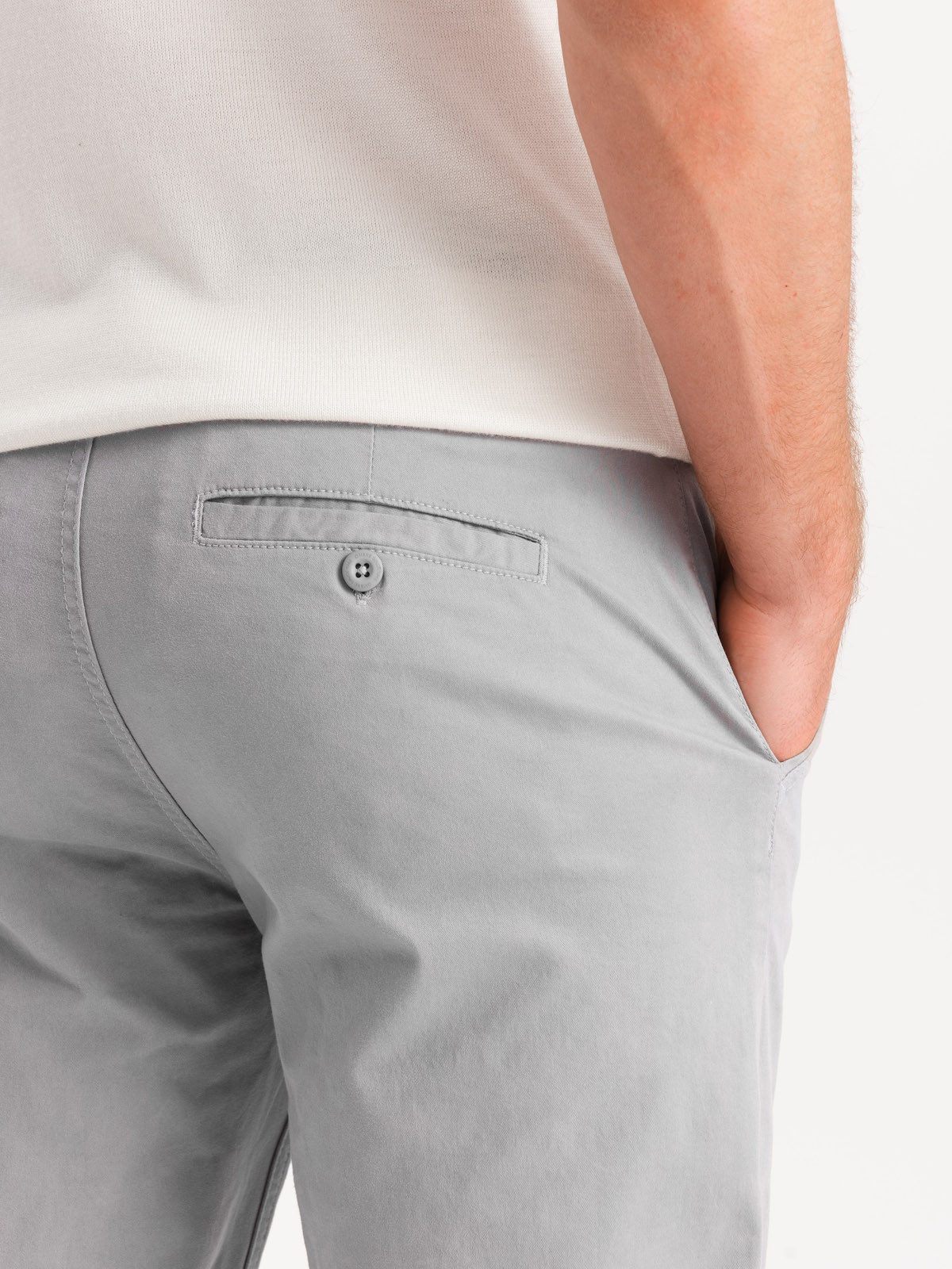OMBRE Chinohose Chinohose mit Gürtelähnliche dekorative Paspel.