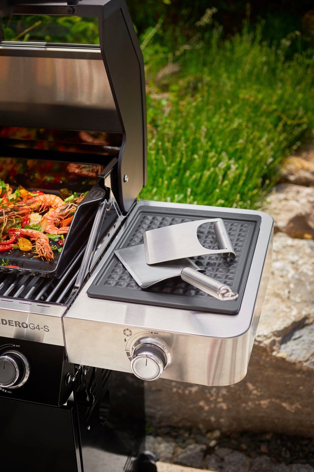 RÖSLE Grillspachtel Plancha, 25431, mit abgerundeten Ecken zum Wenden von Grillgut, Edelstahl 18/10