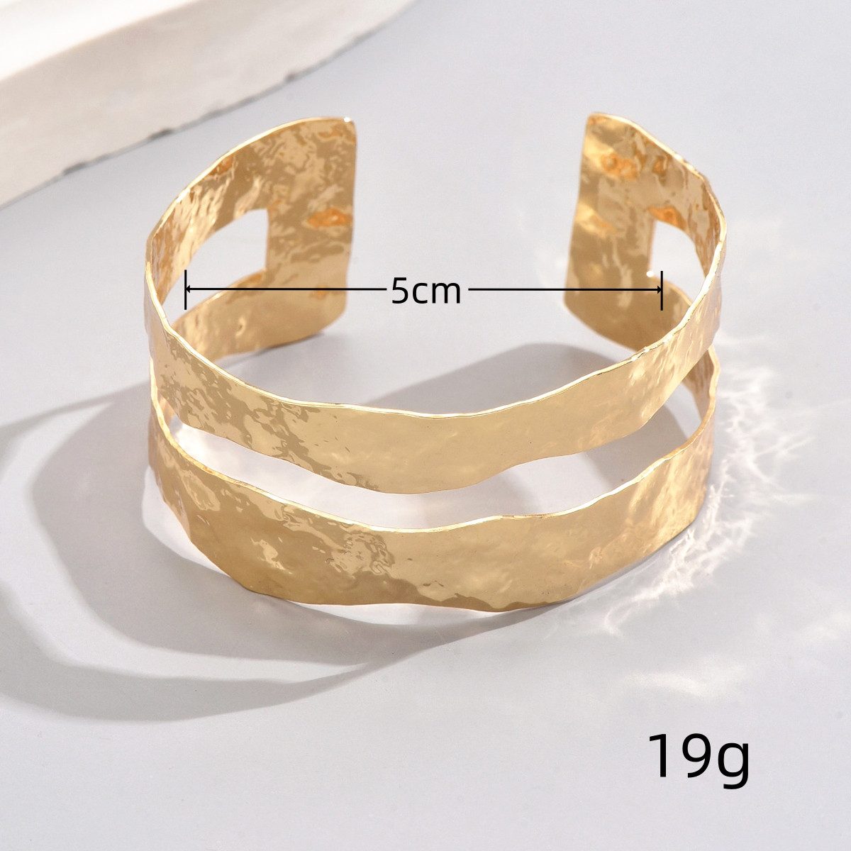 KARMA Armreif Damen Metall Gold gehämmert Armband Metallarmreif (1-tlg., Metallarmband Metallband), Damenarmreif modern Metallarmreif