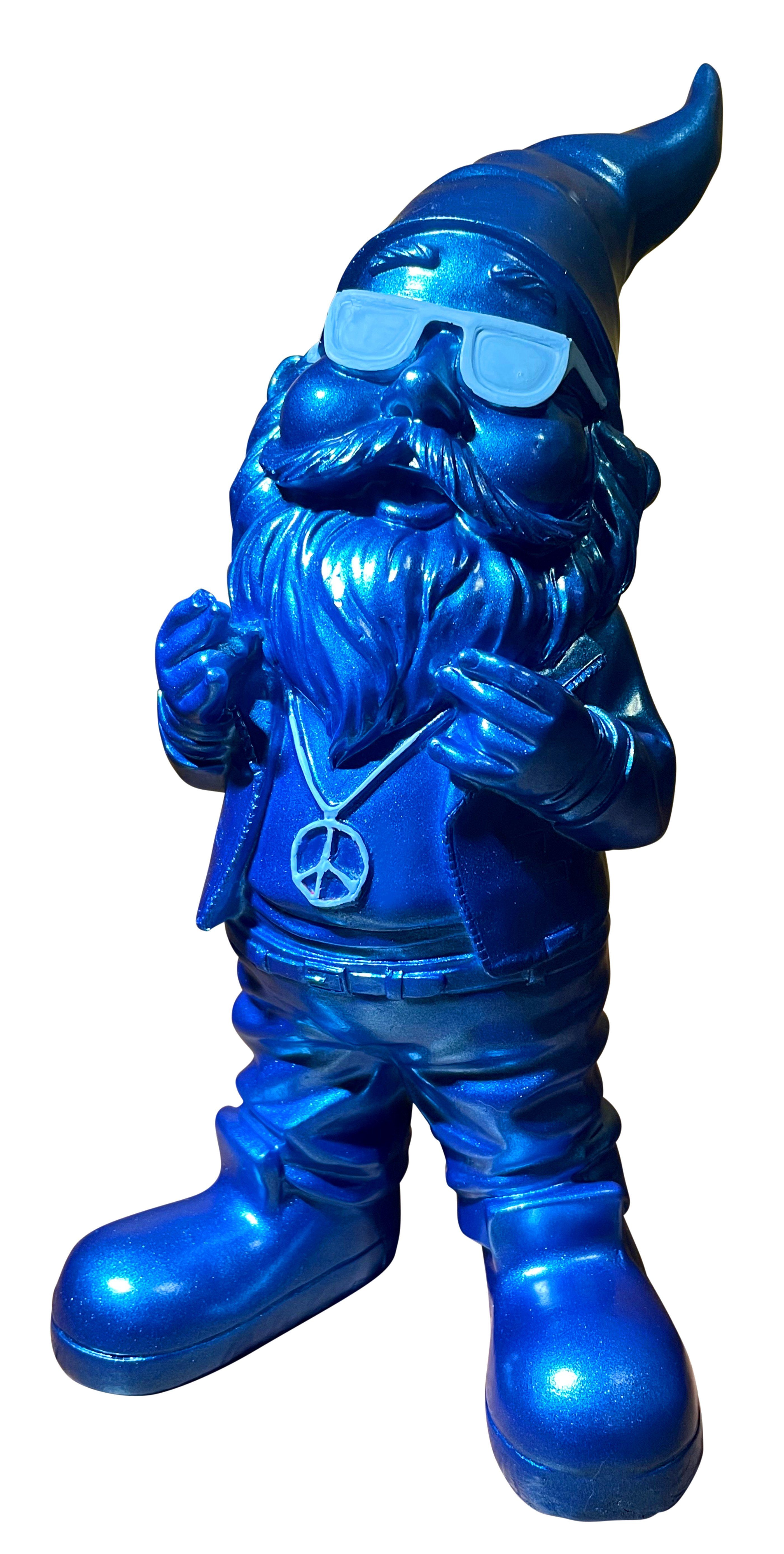 SEWAS Gartenzwerge Gartenzwerg Gartenzwerg Rocker mit Peace Kette, Dekofigur in Glitzer Blau-Hellblau