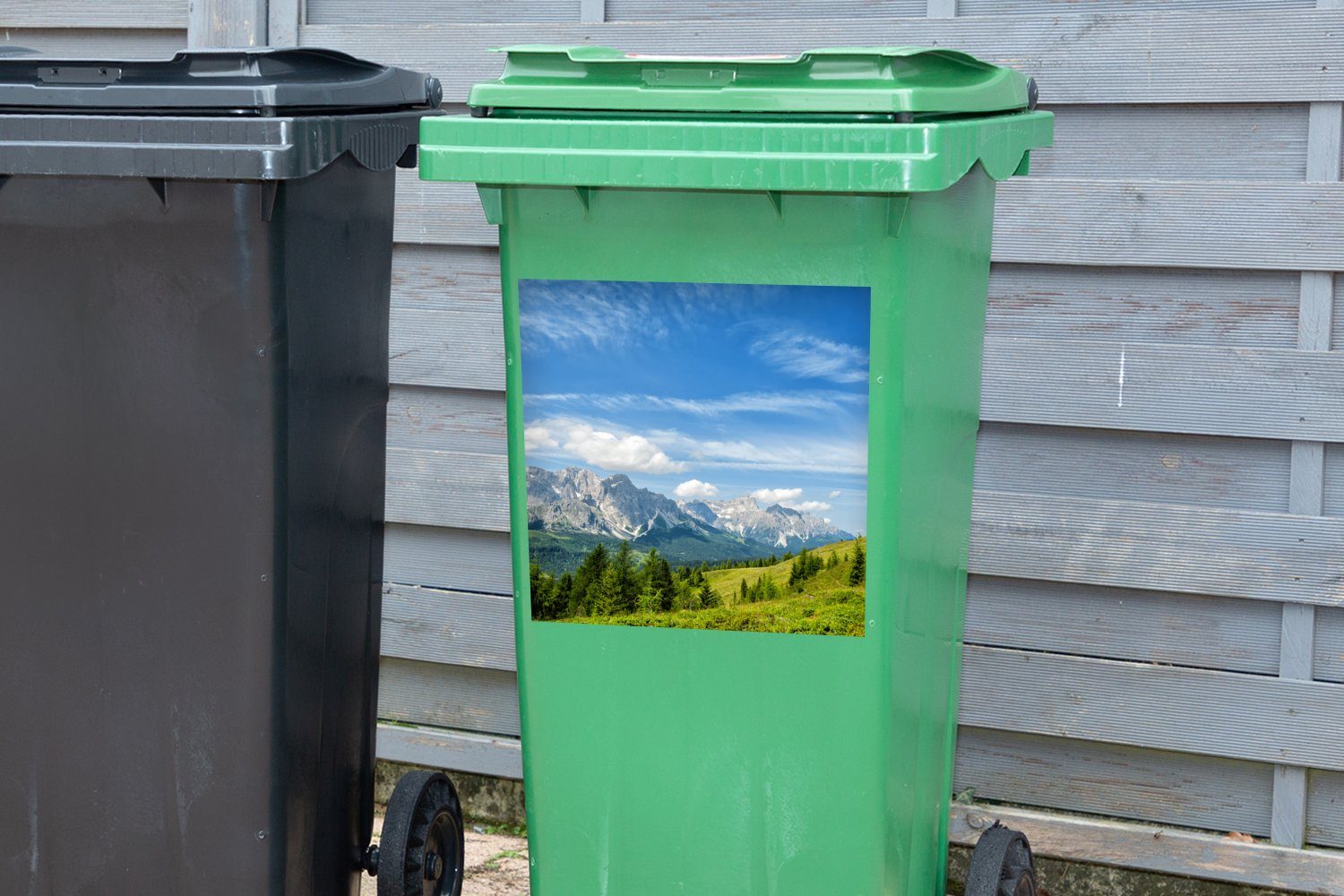 MuchoWow Wandsticker Sticker, - St), Mülltonne, Gras Alpen - Mülleimer-aufkleber, (1 Abfalbehälter Container, Berge