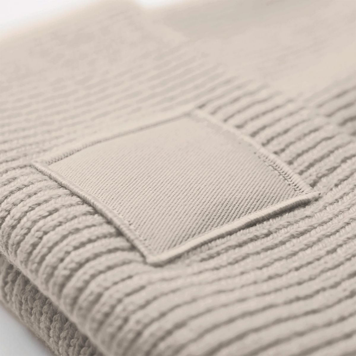 Beechfield® Bommelmütze Deep Cuffed Tonal Patch Beanie doppellagiger Strick