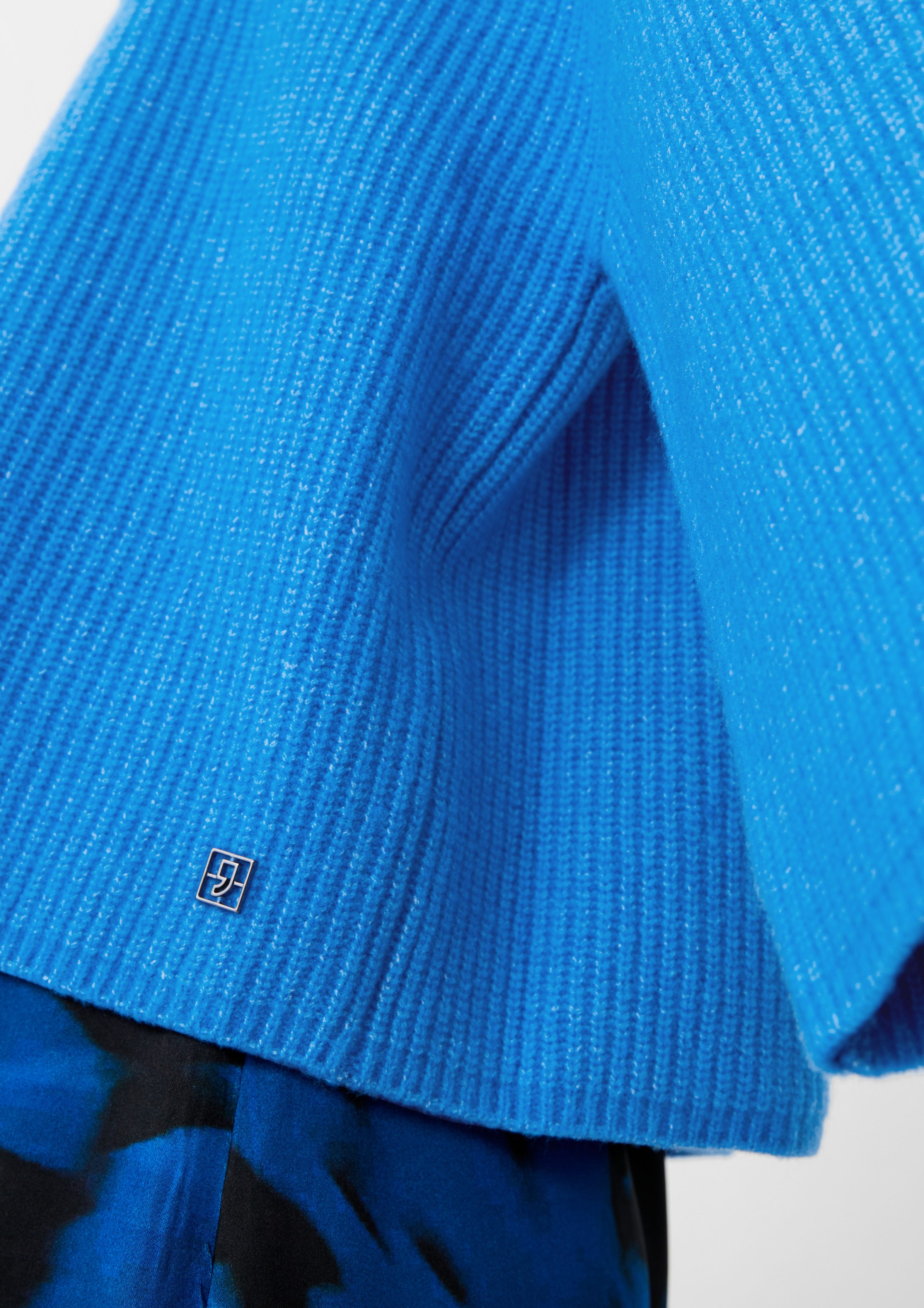 Comma Schmuckset Strickpullover mit royalblau überschnittenen Schultern