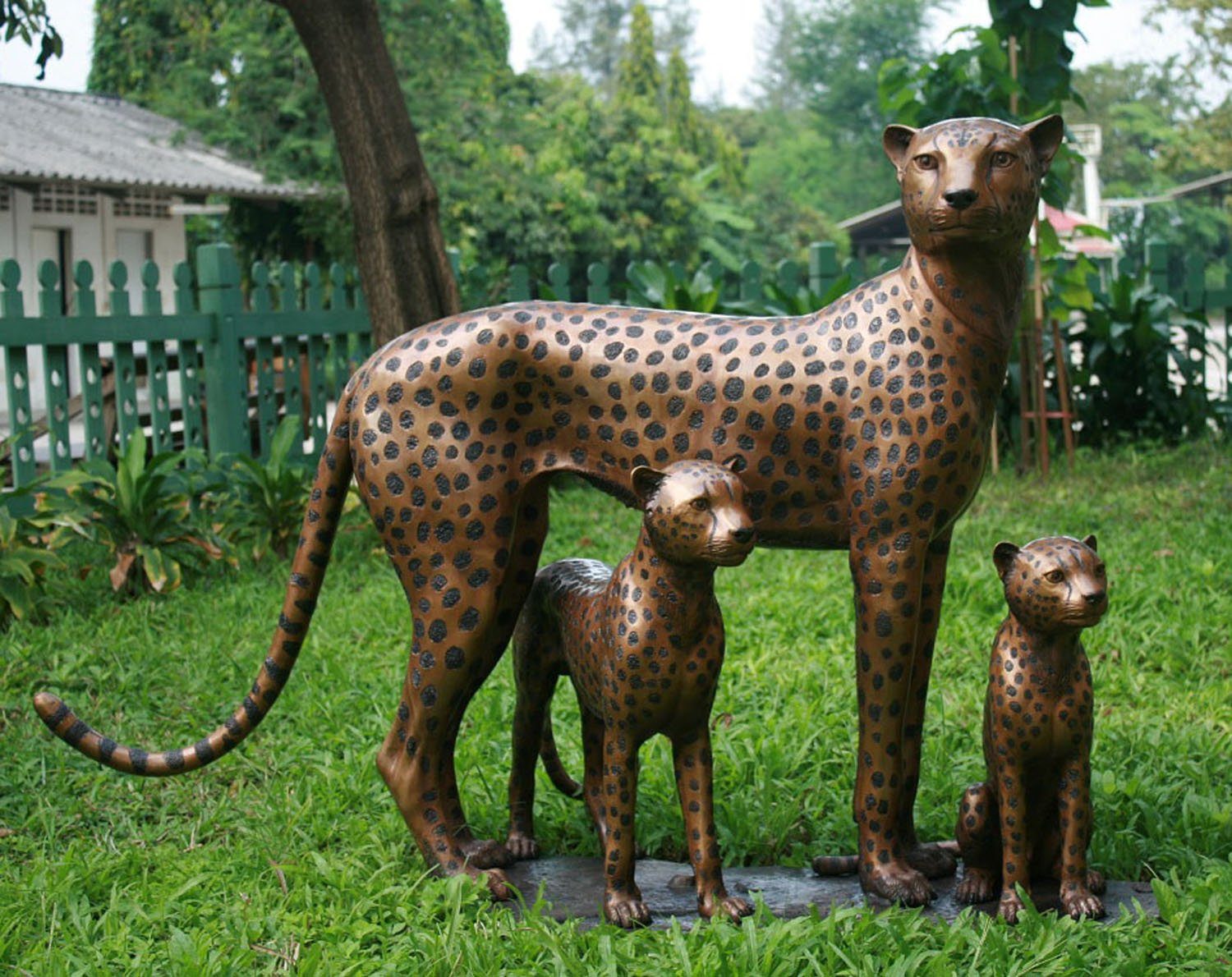 Bronzeskulpturen Skulptur Bronzefigur einer ausdrucksstarken Gepardenfamilie