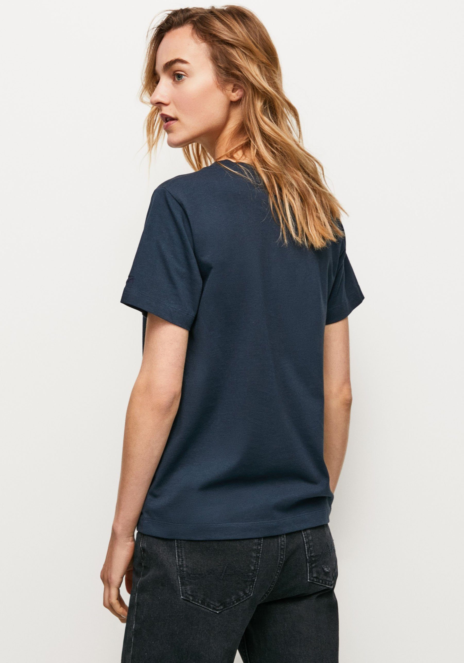 und tollem SONYA mit Frontprint 594DULWICH figurbetonter T-Shirt in markentypischem Passform Jeans Pepe