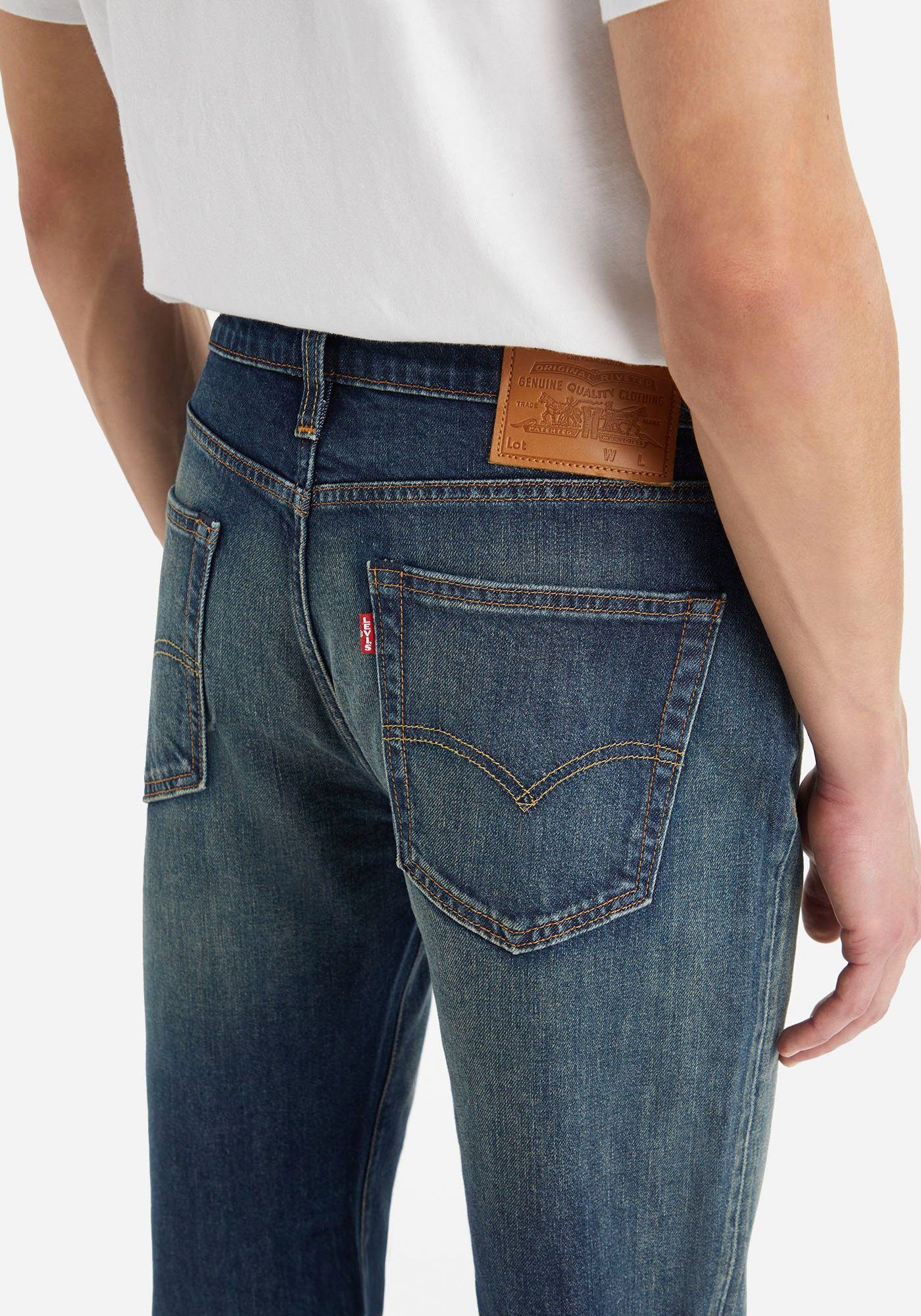 nap took Levi's® 514™ an Straight-Jeans