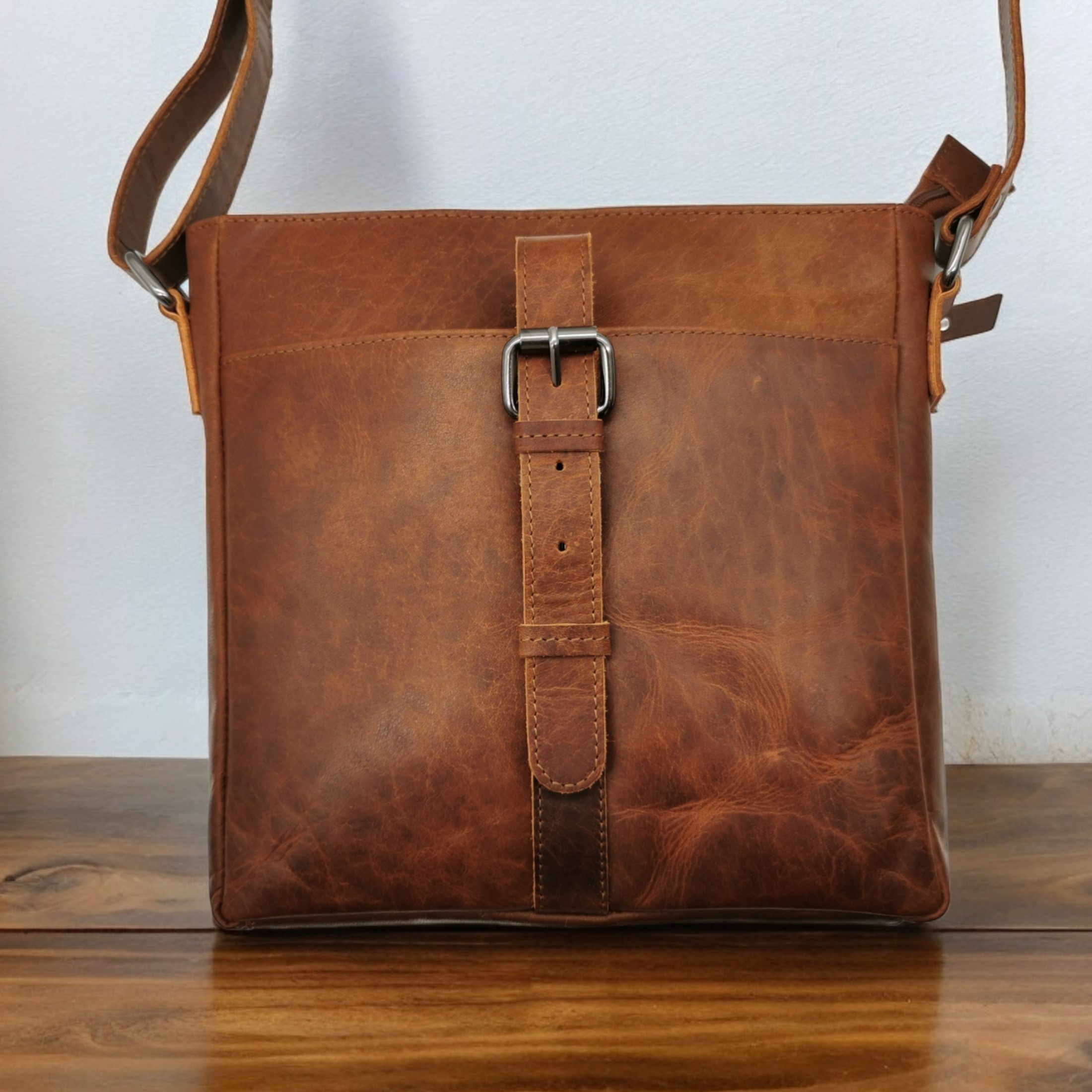 Ella Eisvogel Umhängetasche zeitlose Handtasche - echtes Büffelleder, robust & langlebig