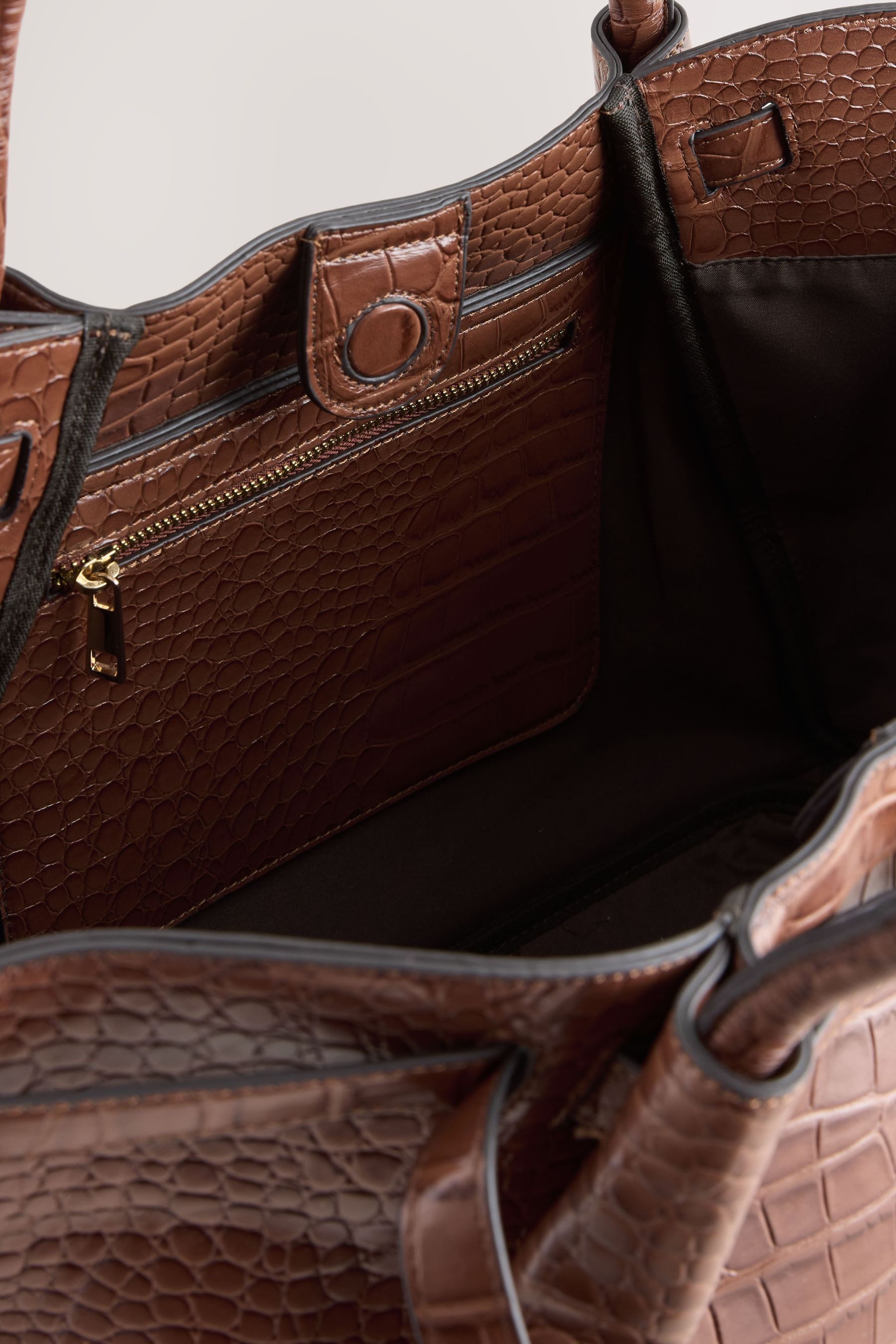 Next Schultertasche Kroko-Schultertasche mit Gürtel (1-tlg)