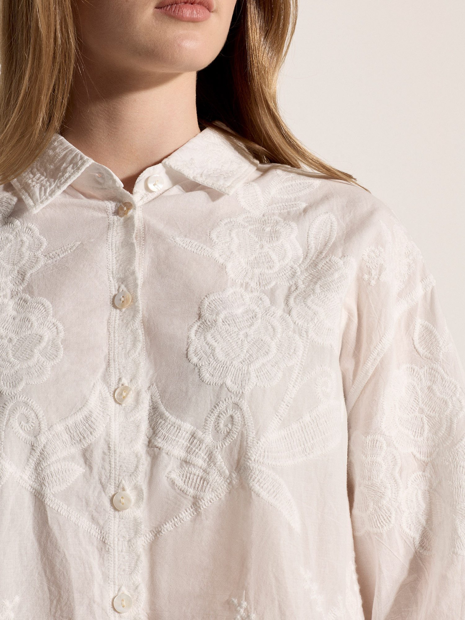 Apricot Shirtbluse Besticktes Baumwollhemd mit Blumenmuster