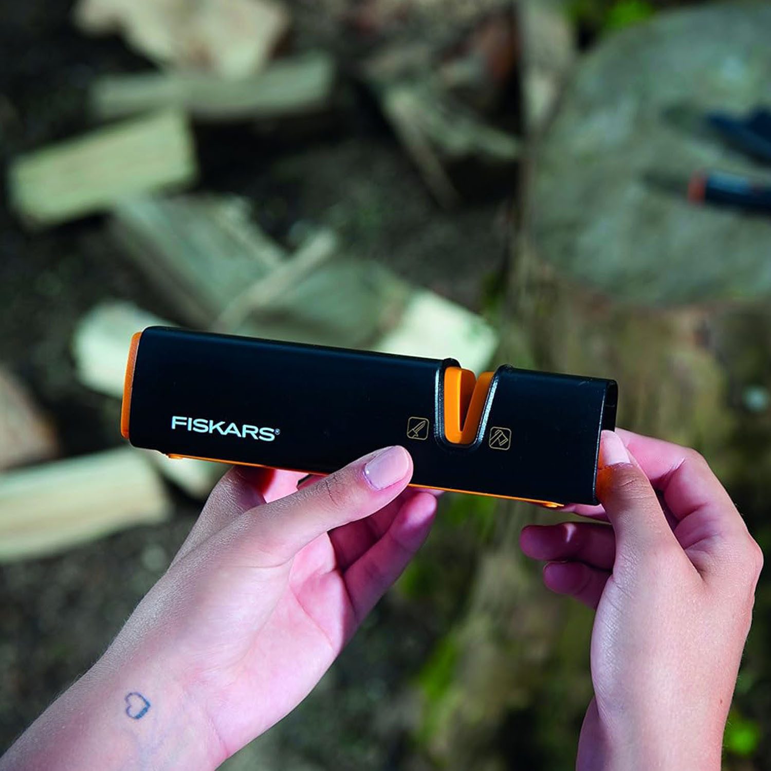 Fiskars Axt- und Messerschärfer FISKARS Axt- und Messerschärfer, für Rechts- und Linkshänder – Bild 3 von 4