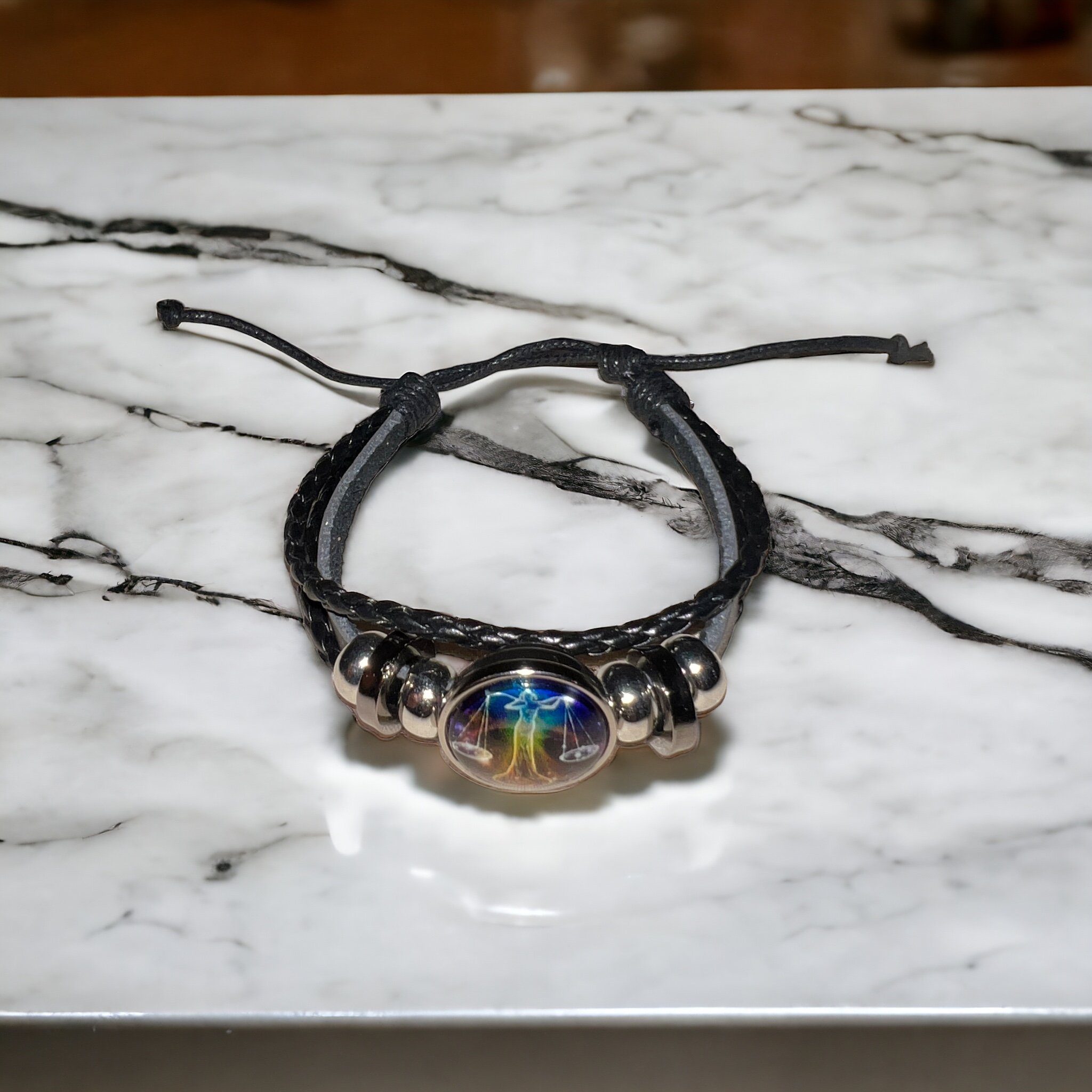 Stelby Armband mit Gravur Sternzeichen Waage mit 3D Gravur im Glas (Weihnachtsgeschenk, Geburtstagsgeschenk, Valentinstaggeschenk, modern, minimalistisch), langlebig, pflegeleicht, unisex