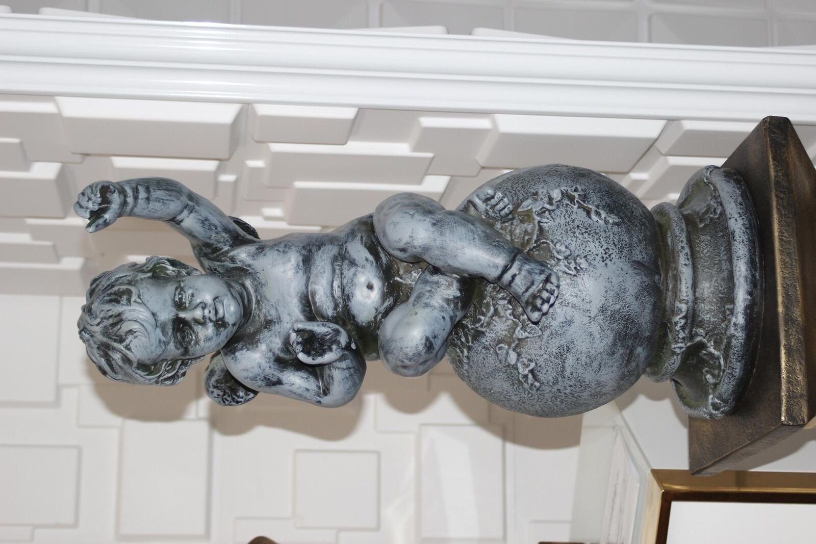 JVmoebel Dekofigur Engel Figur auf Globus Skulptur Statur Фігурки Skulpturen Sofort (1 St., 1x Skulptur)
