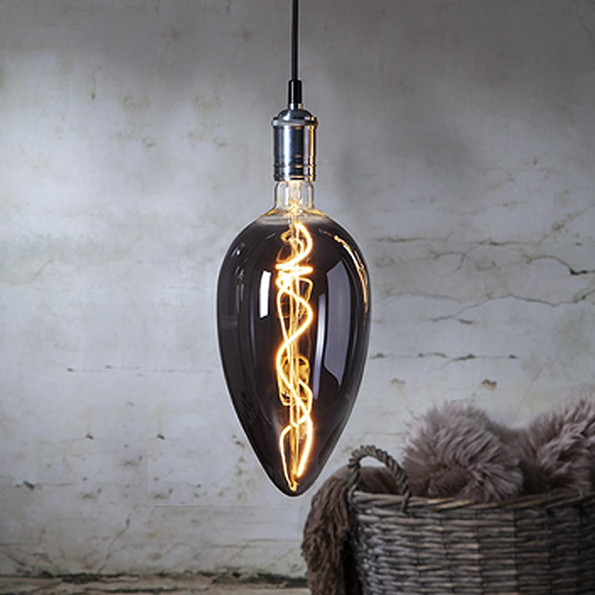 STAR TRADING LED-Leuchtmittel E27 Birne INDUSTRIAL-VINTAGE Rauchglas XXL Kerze, warmweiß