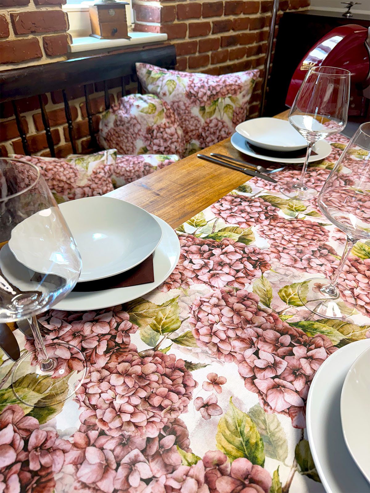 beties Tischdecke Landlust-Hortensie (1-tlg, 1 Stück), 100% Baumwolle, Hortensien in burgundy-rose, verschiedene Größen