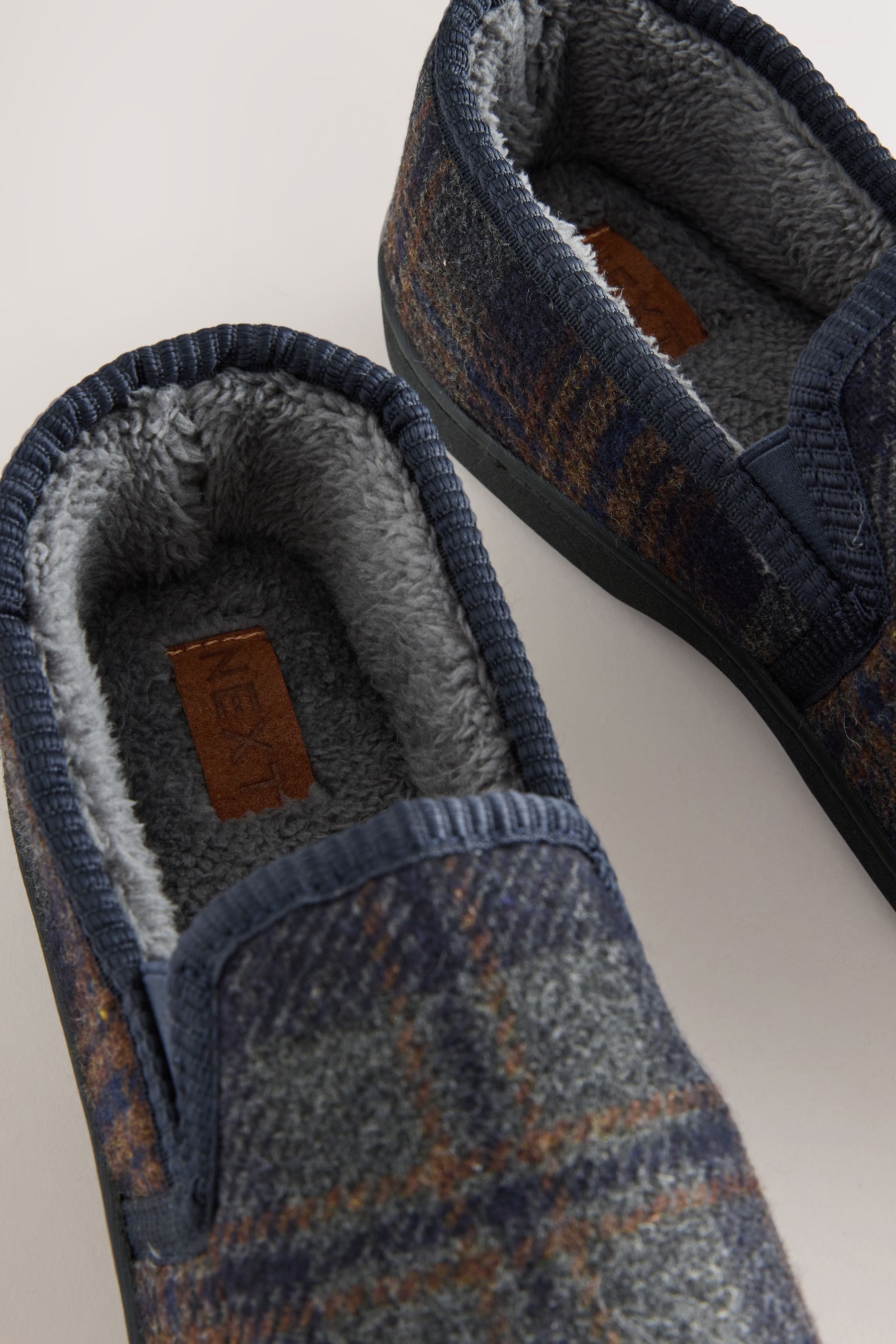 Next Geschlossener Slipper Hausschuh (1-tlg)