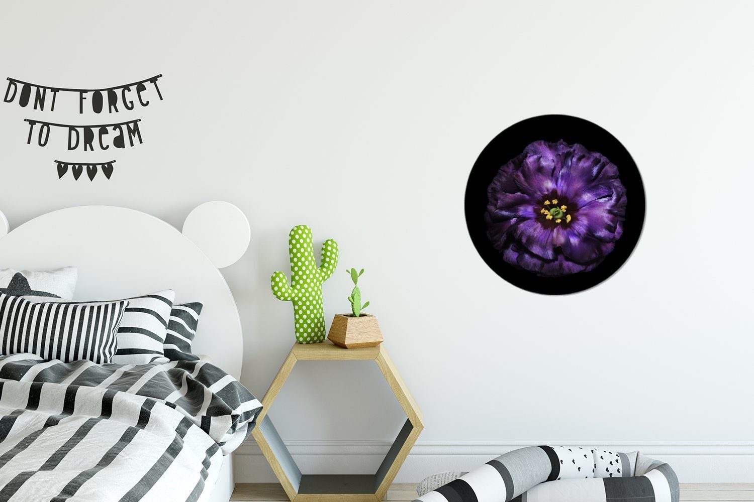 violette Forex, Kreis Eine 30x30 schwarzem vor Hintergrund Rundes abgebildet, Gemälde Wanddekoration cm (1 Wohnzimmer, Wandbild, Blume St), MuchoWow