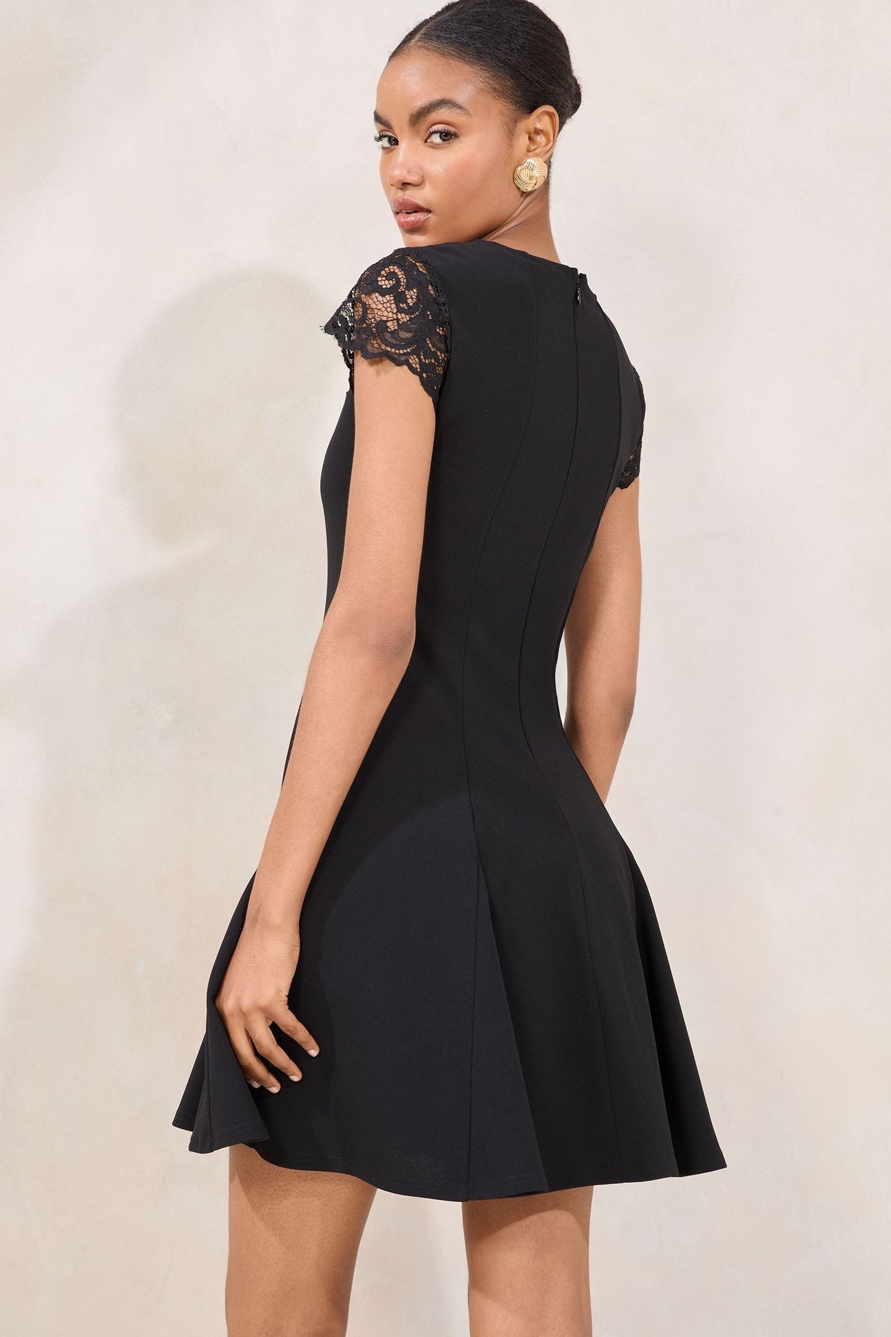 LIPSY Minikleid Lipsy Skater-Minikleid mit Spitze, Petite (1-tlg) günstig online kaufen