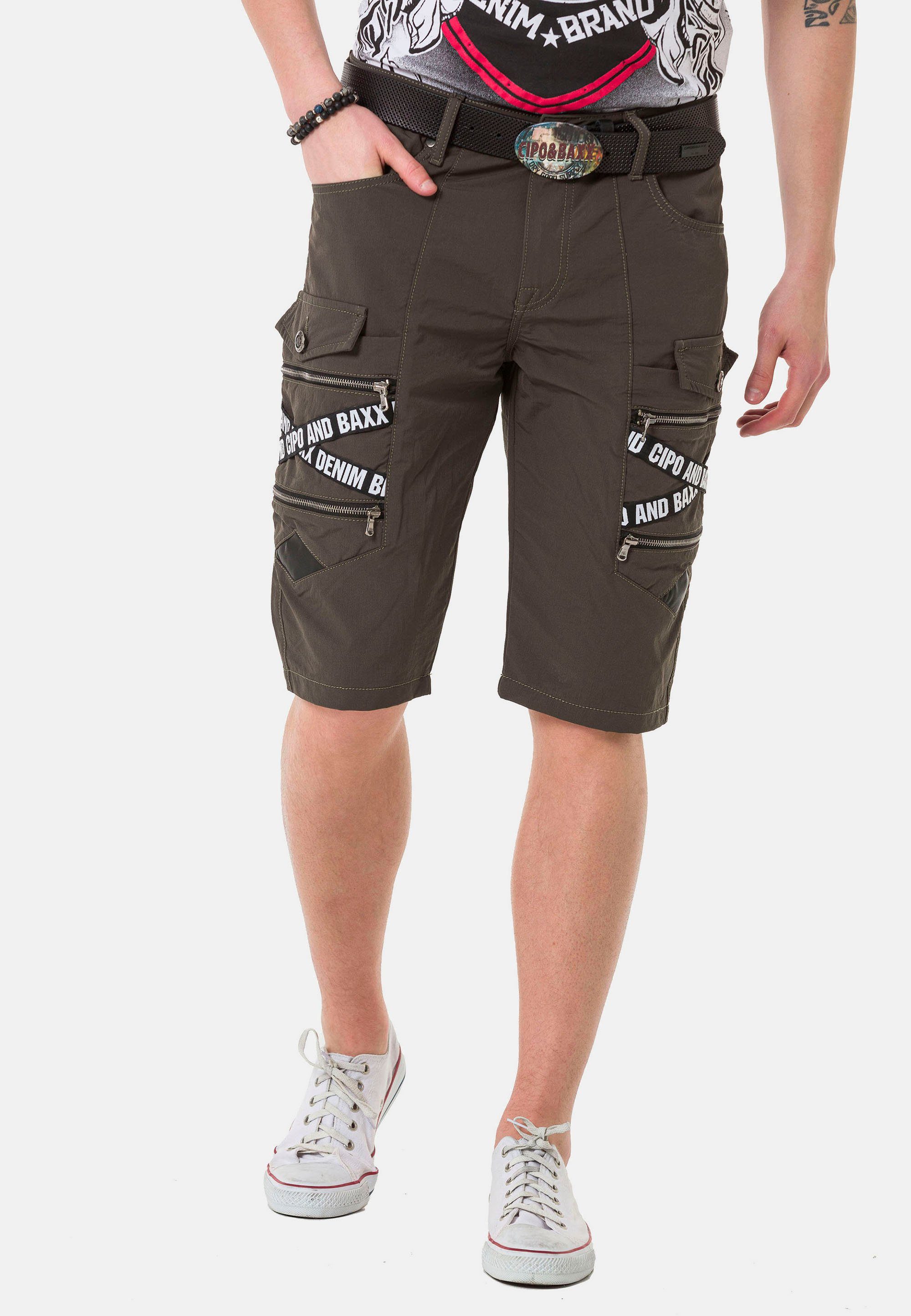 Cipo & Baxx Shorts mit trendigen Cargotaschen khaki