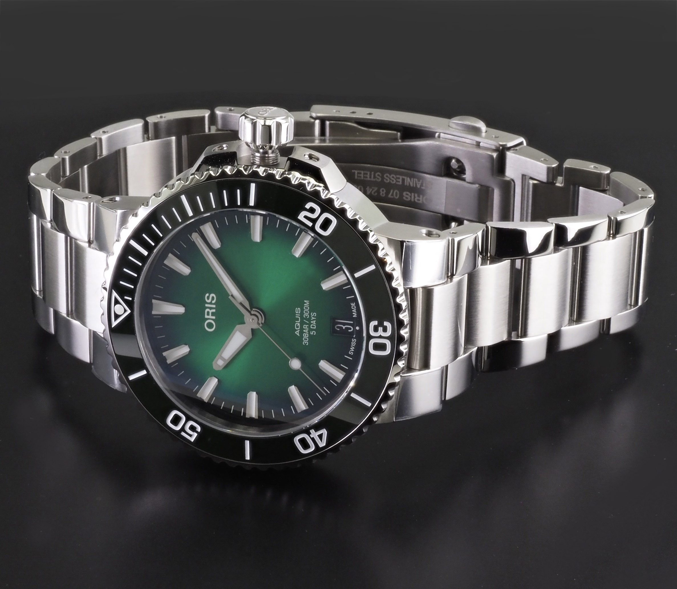 Oris Schweizer Uhr Automatik 41,5 mm Ø Herren Uhr 01 400 7769 4157-07 8 22 09PEB Aquis Date, Gangreserve bis 120 Stunden, Keramik-Lünette