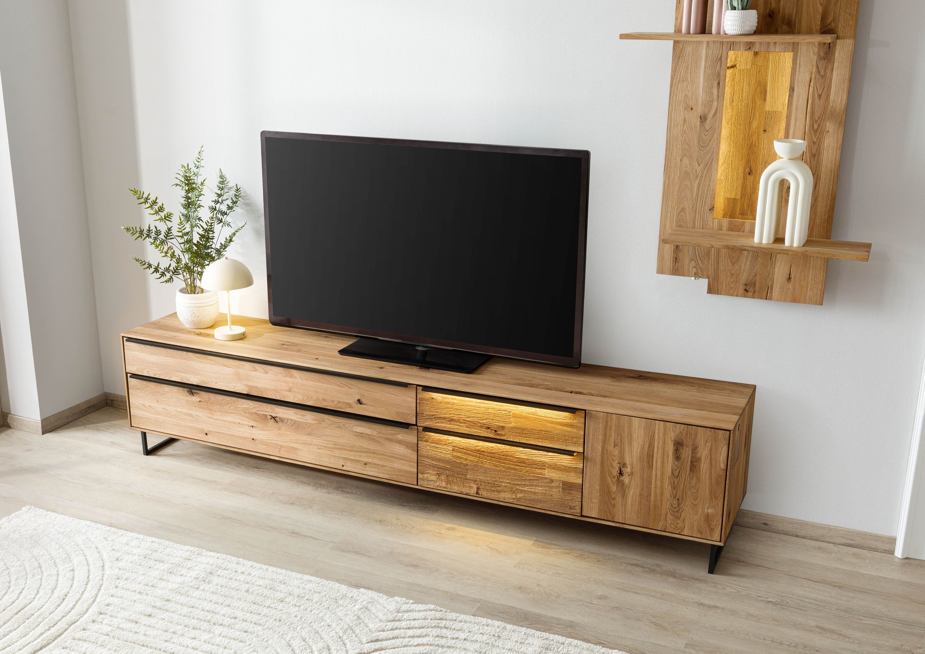Massivmoebel24 Lowboard WIEN (Massivholz), Wildeiche 235x43x52 natur geölt WIEN #206