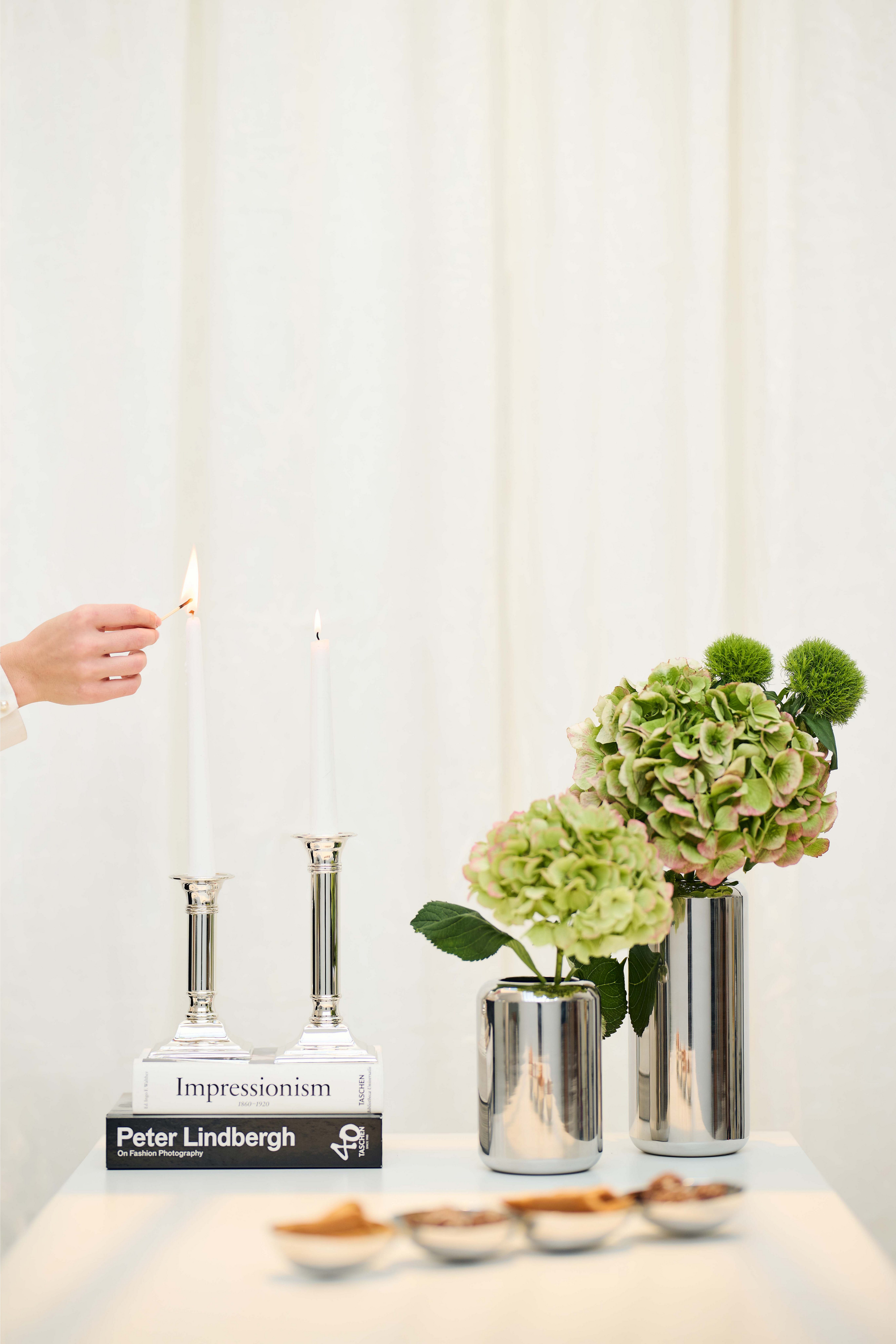 EDZARD Kerzenhalter Lincoln, Silber-Optik, für Stabkerzen, versilbert, anlaufgeschützt, H 19 cm