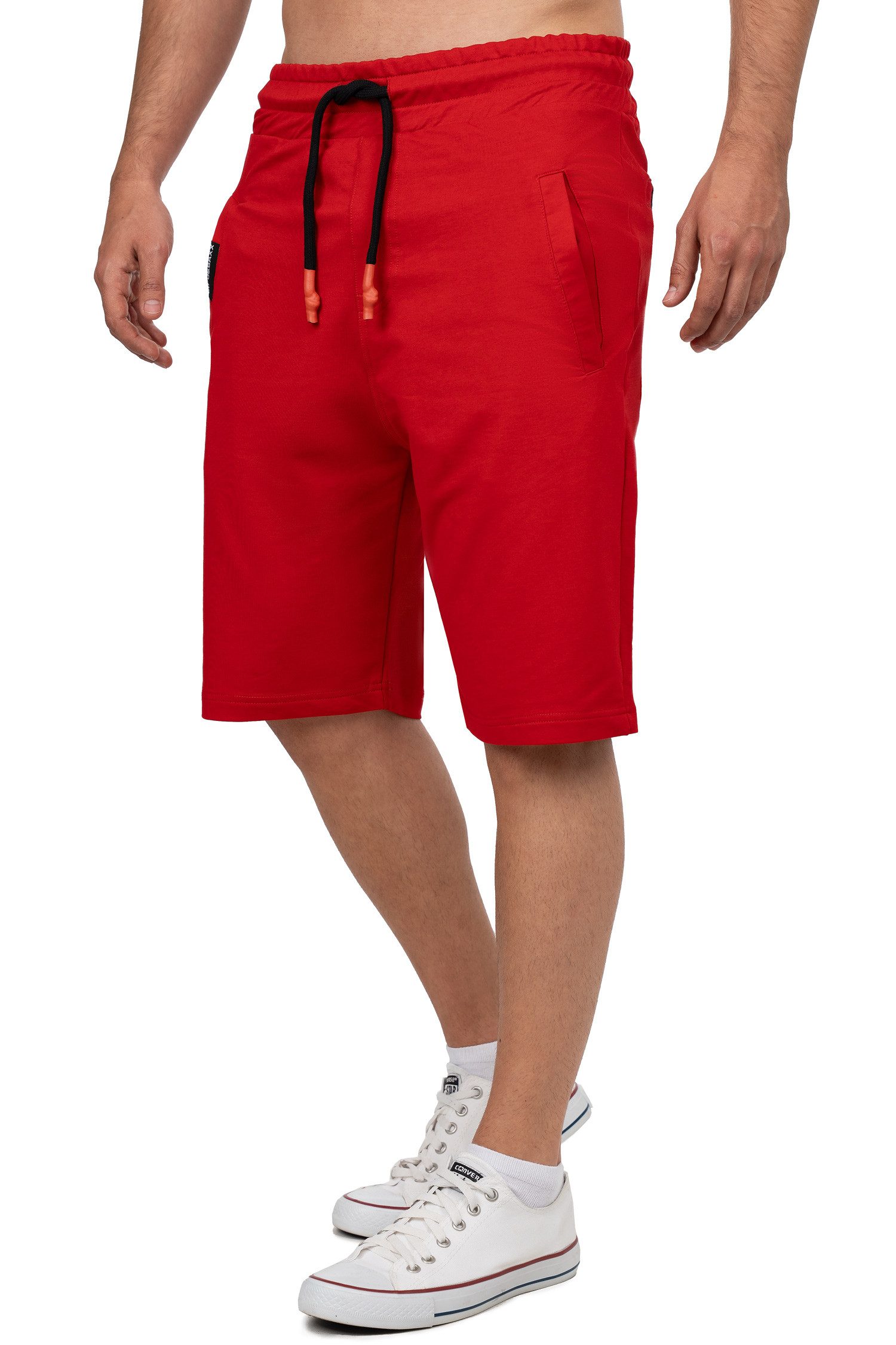 Cipo & Baxx Sweatshorts Herren Regular Fit Capri Hose Mid Waist BA-CK271 Kordelzug mit farblichen Akzenten