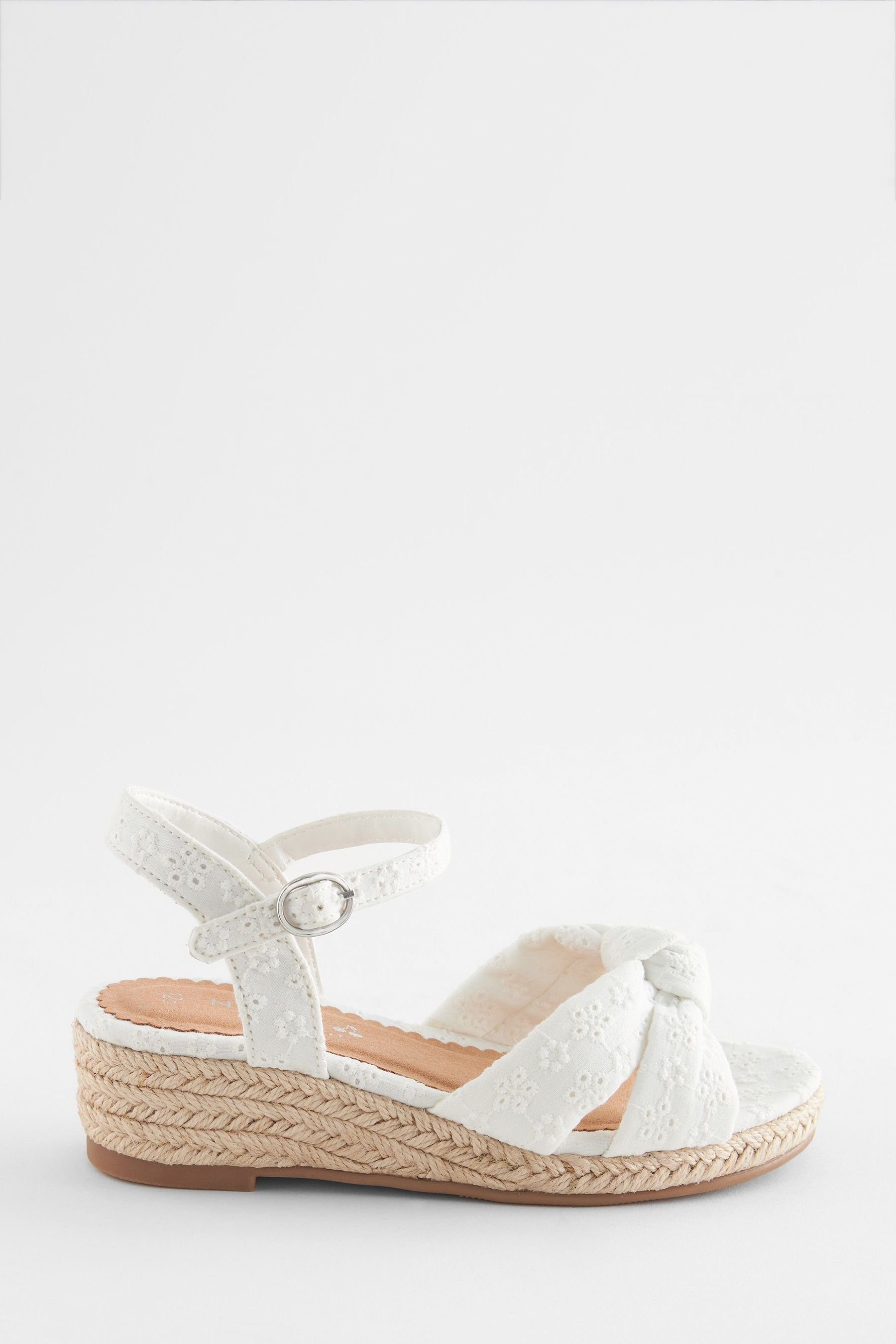 Next Keilabsatzschuhe White Keilsandalette mit Knotendetail-Weite (1-tlg) (G)