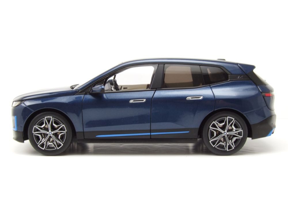 Minichamps Modellauto BMW iX 2022 blau metallic, Maßstab 1:18