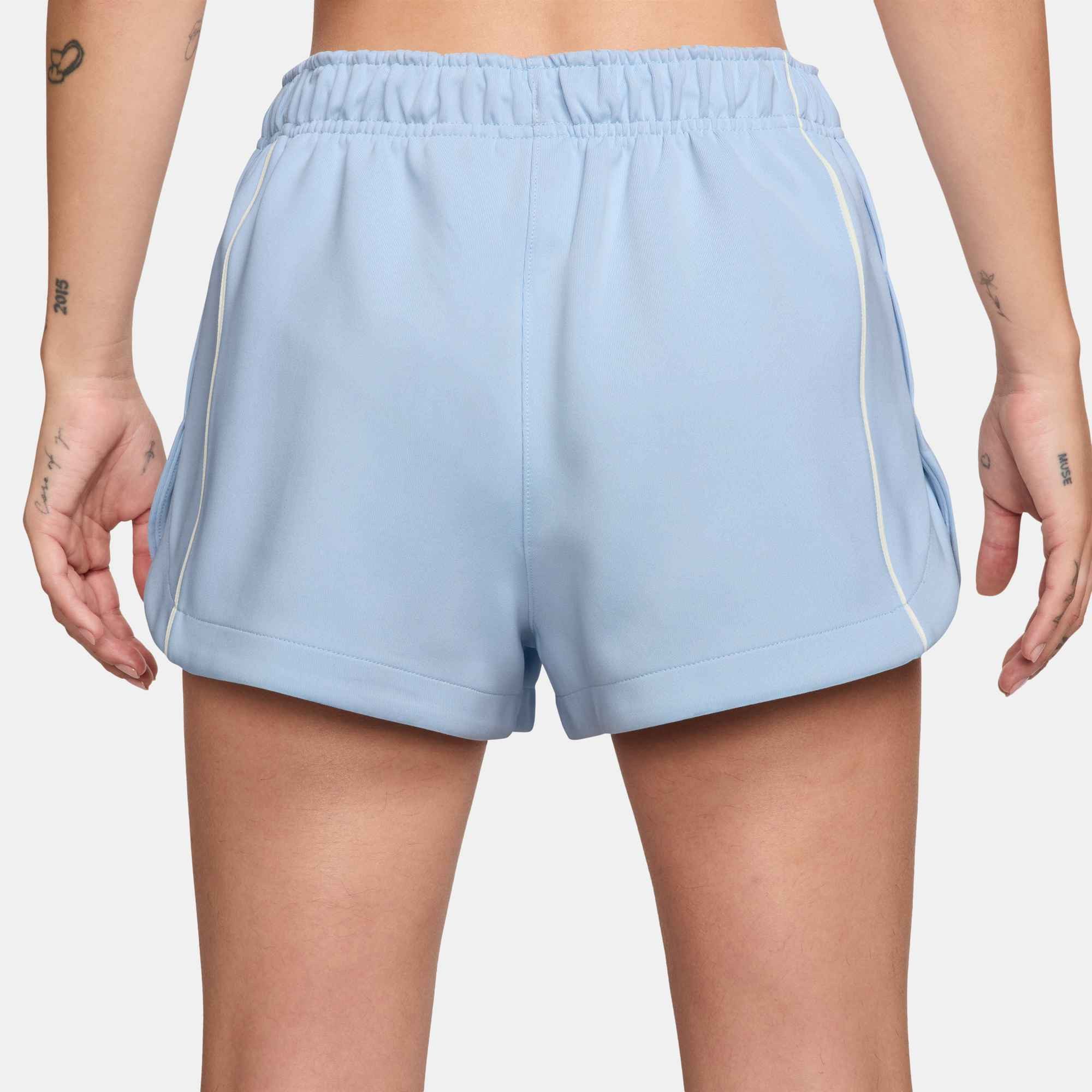 Nike Sportswear Shorts W NSW NK WR PLY KNT MR 2" SHRT sportlicher Stil, für den Alltag geeignet, mit mittelhohem Bund
