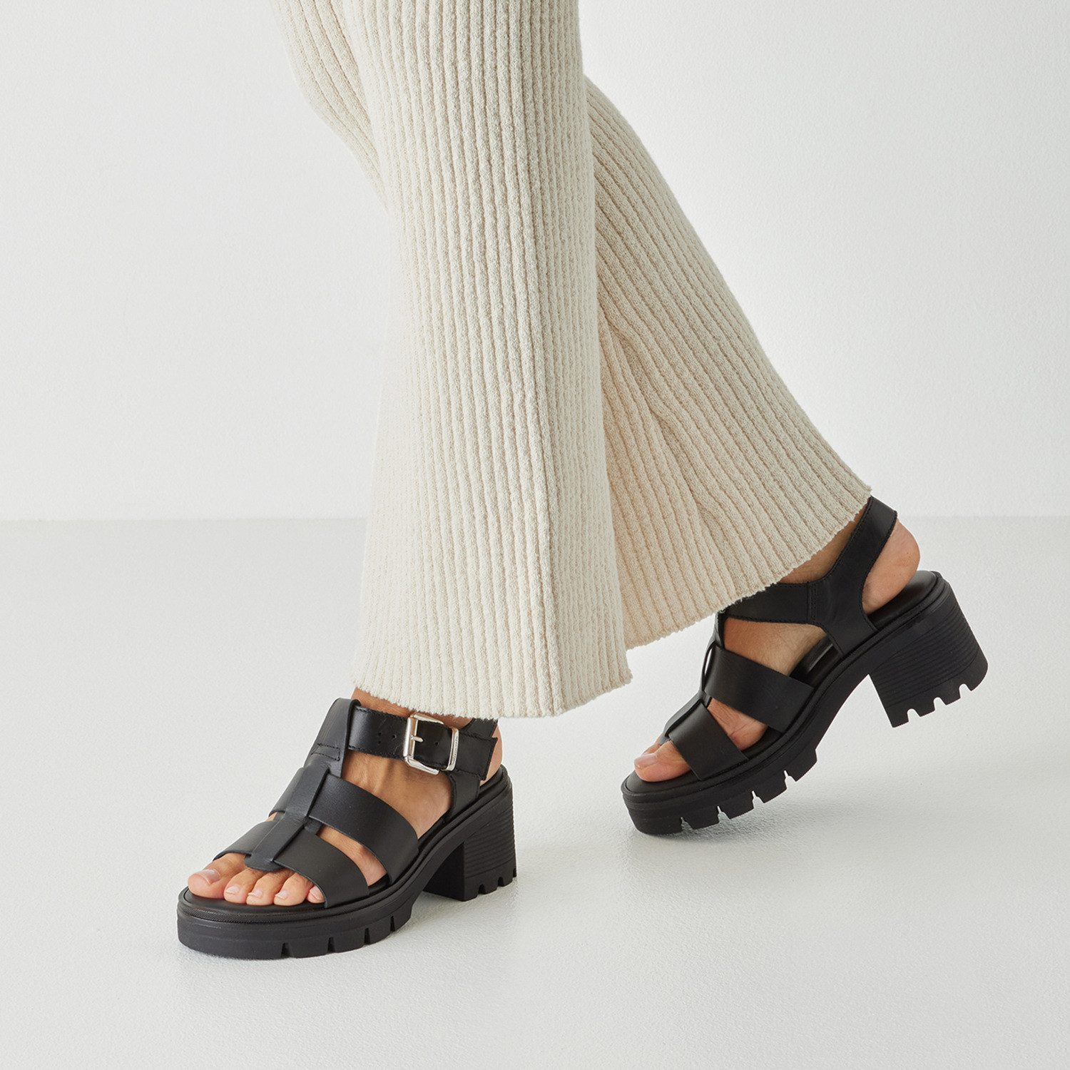Tamaris Sandalette Sommerschuh, Römersandale mit verstellbarem Riemchen
