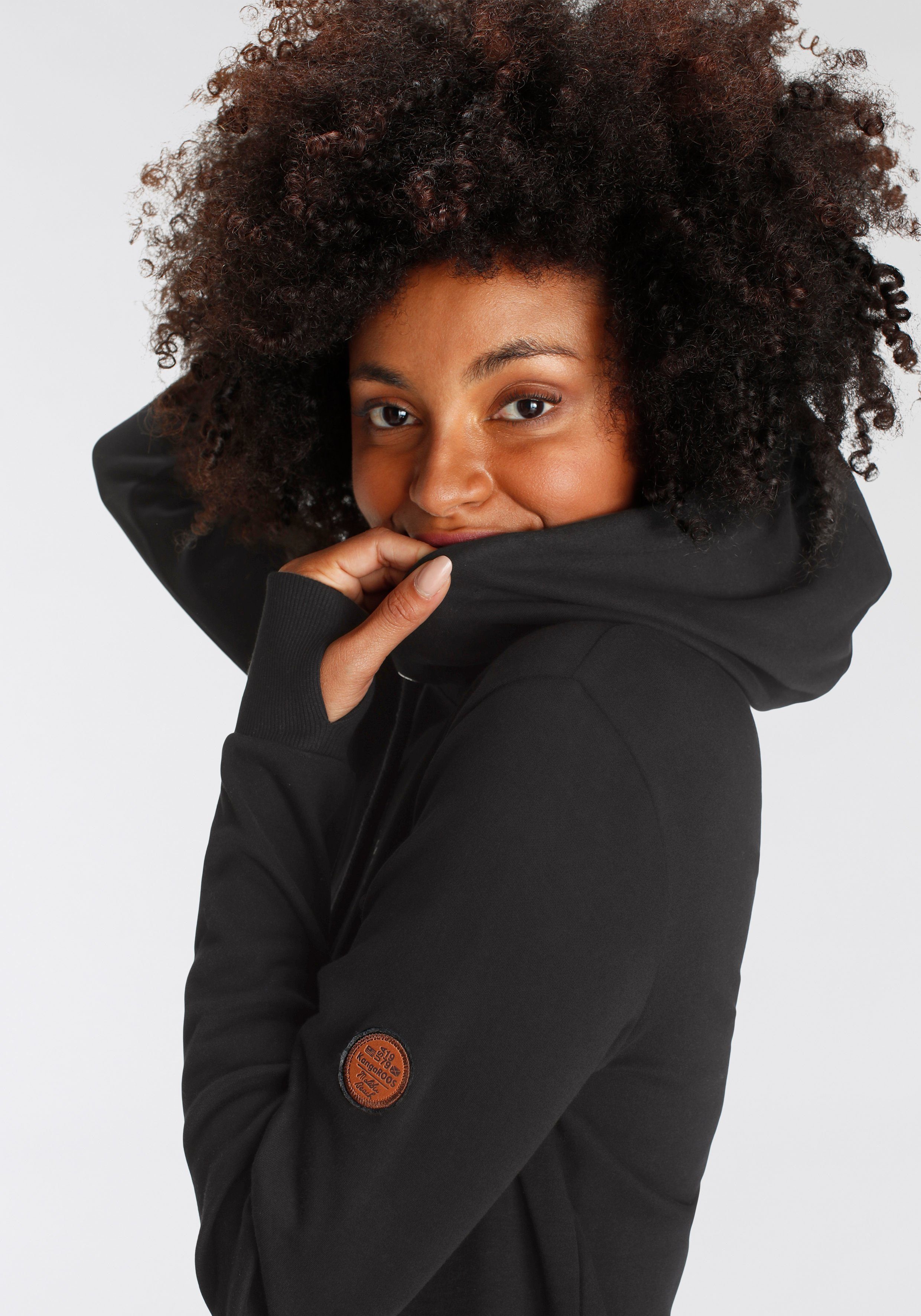 KangaROOS Kapuzensweatshirt Langarm mit Daumenlöchern, figurumspielend, aus Interlockmaterial – Bild 5 von 5