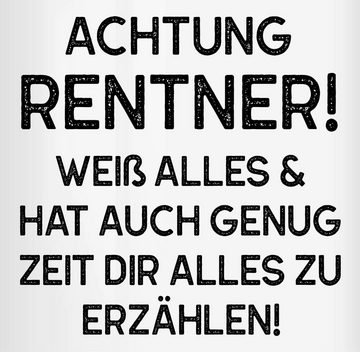 Shirtracer Tasse Achtung Rentner! Weiß alles & hat auch genug Zeit dir alles zu erzähle, Keramik, Rente Geschenk Kaffeetasse